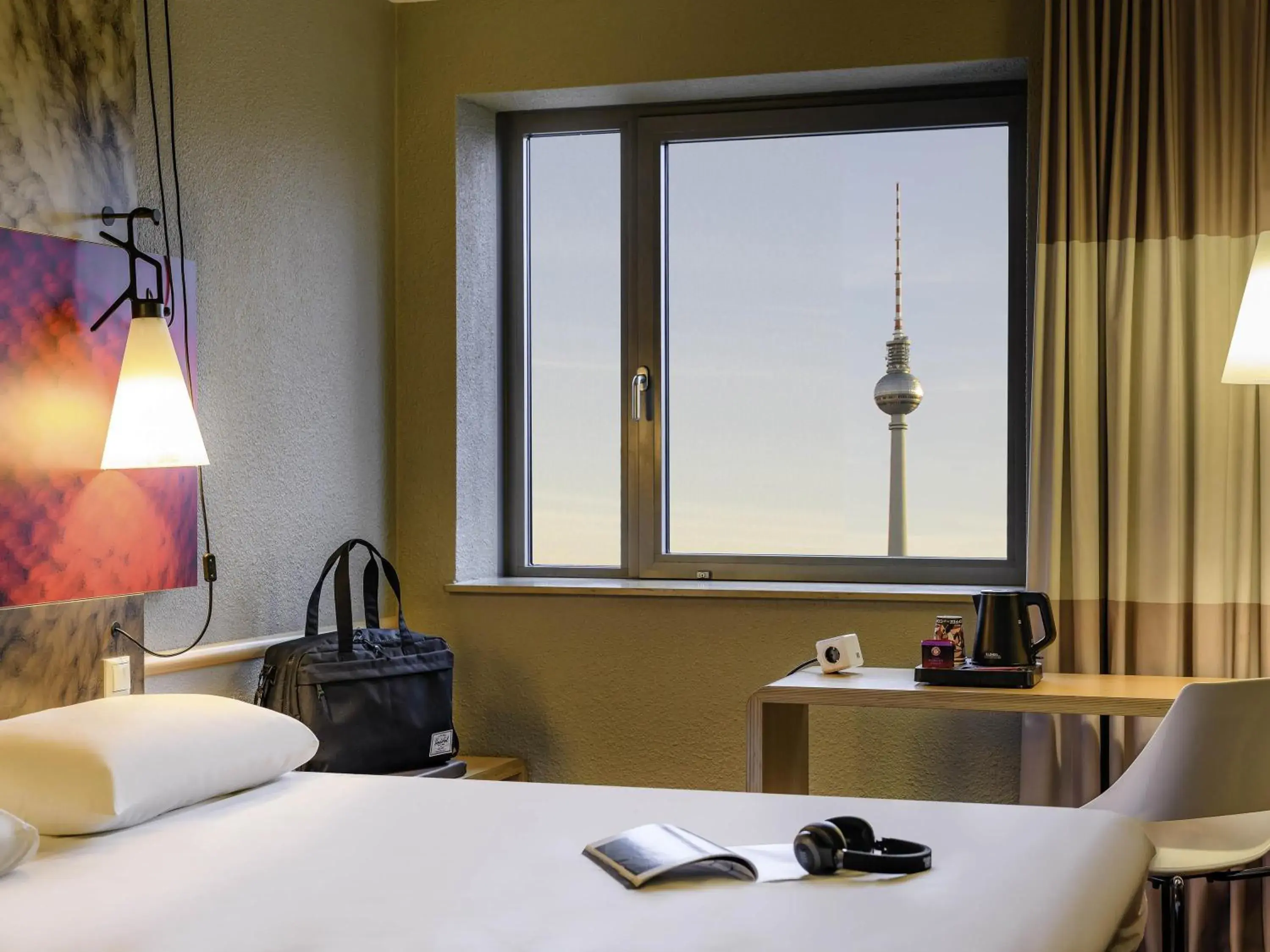 Superior Queen Room with City View in ibis Berlin Mitte Superior Queen Room with City View in ibis Berlin Mitte