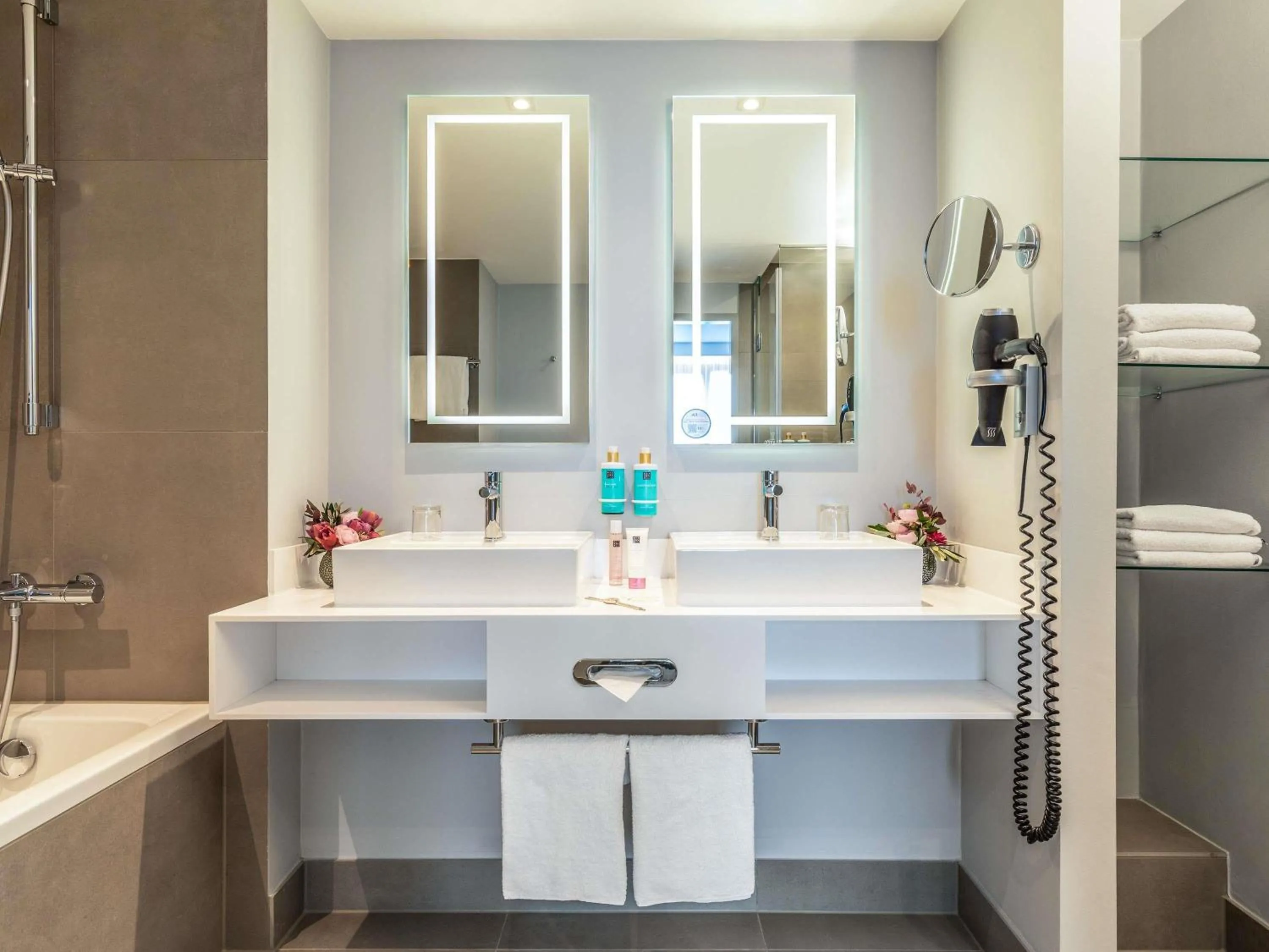 Bedroom in Novotel Hamburg City Alster