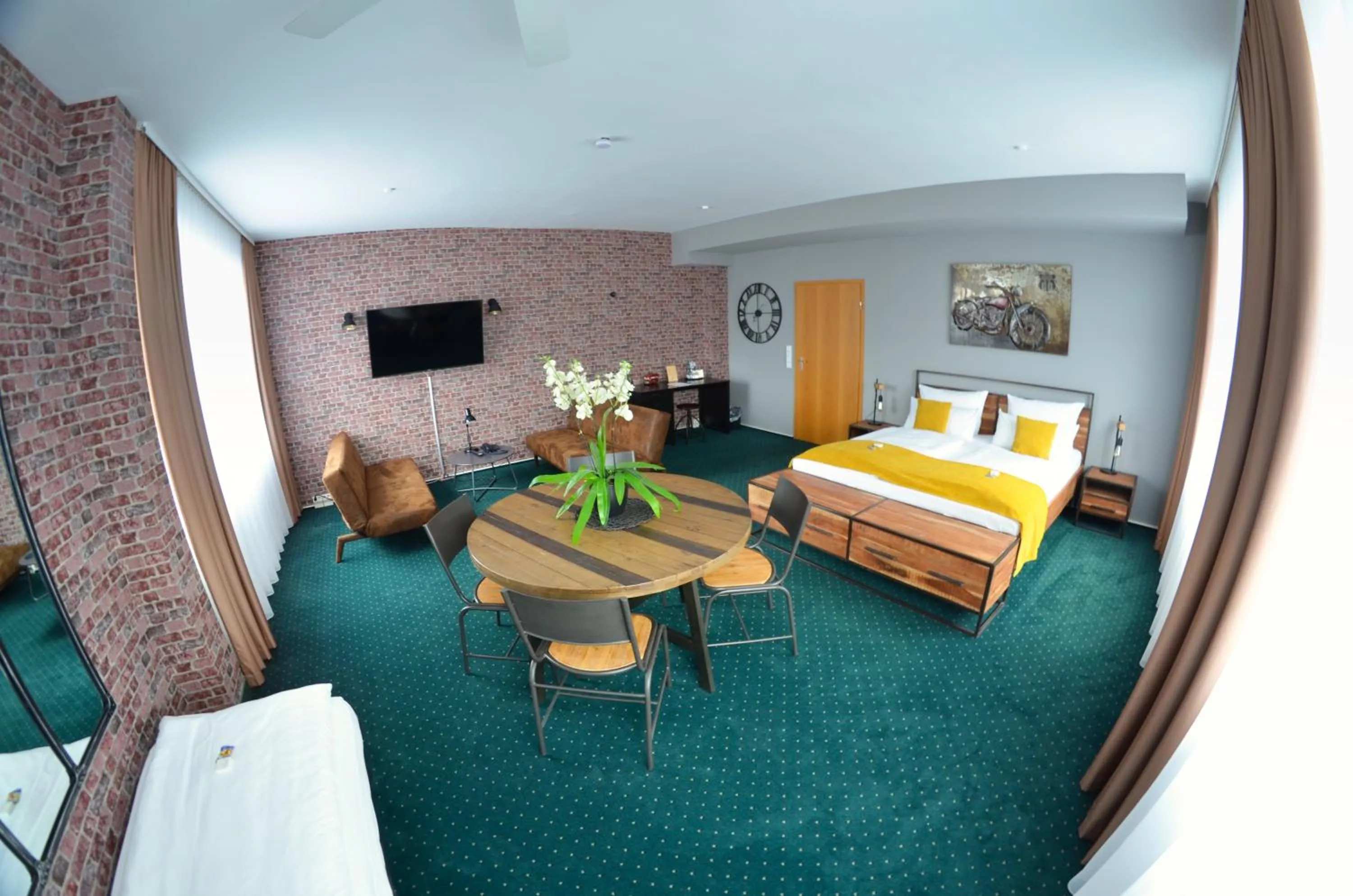 Photo of the whole room, Bed in Hotel Am Markt