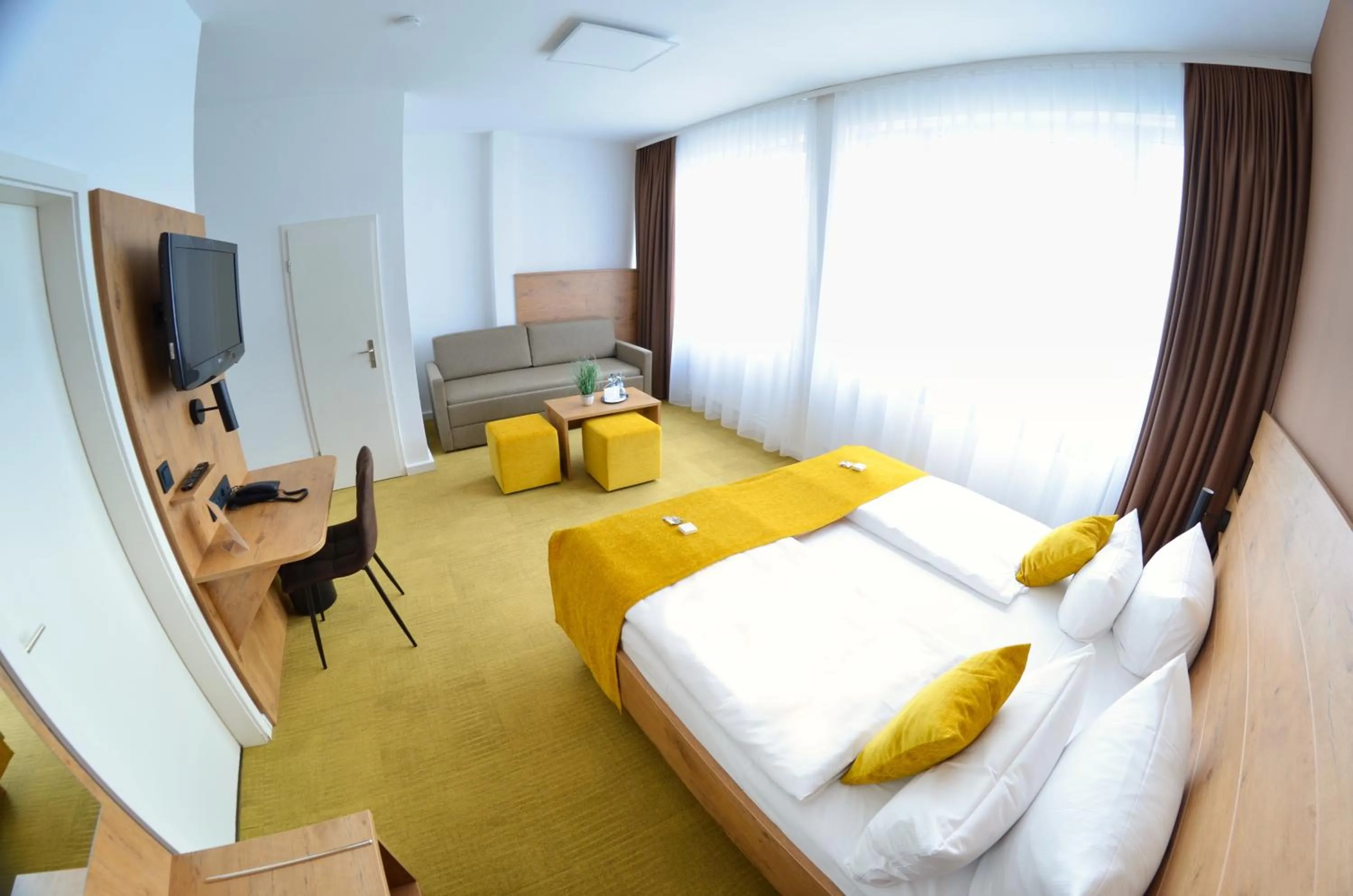 Photo of the whole room, Bed in Hotel Am Markt