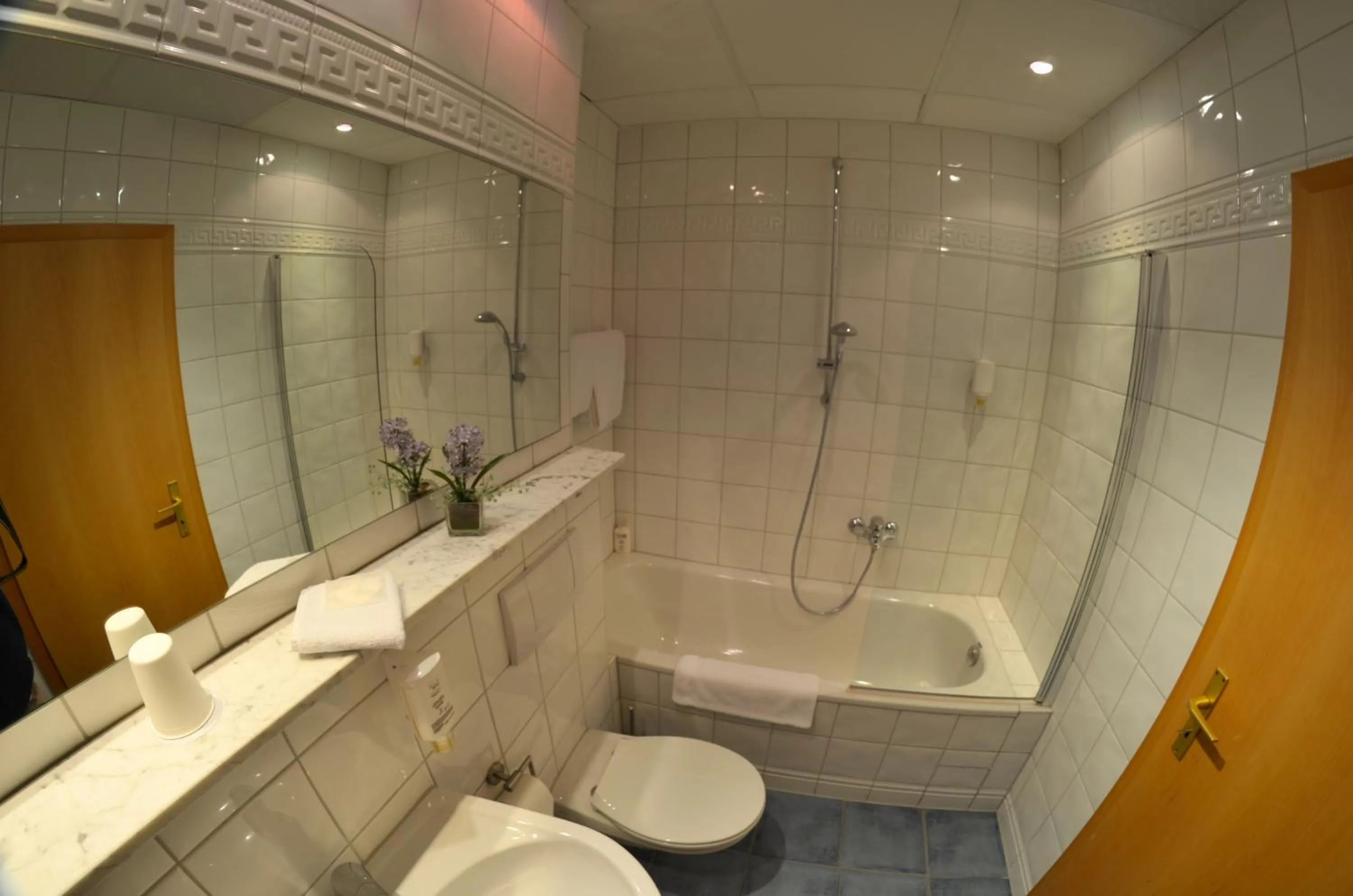 Bathroom in Hotel Am Markt