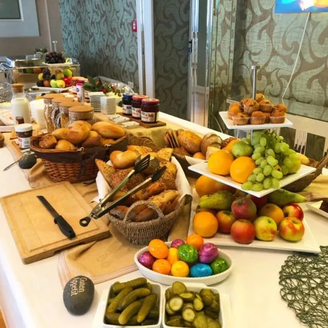 Food and drinks in Hotel zur goldenen Sonne