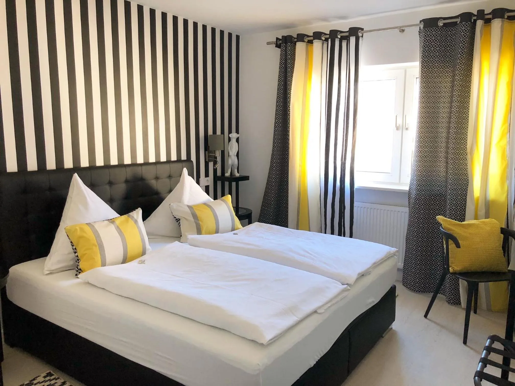 Photo of the whole room, Bed in Hotel zur goldenen Sonne