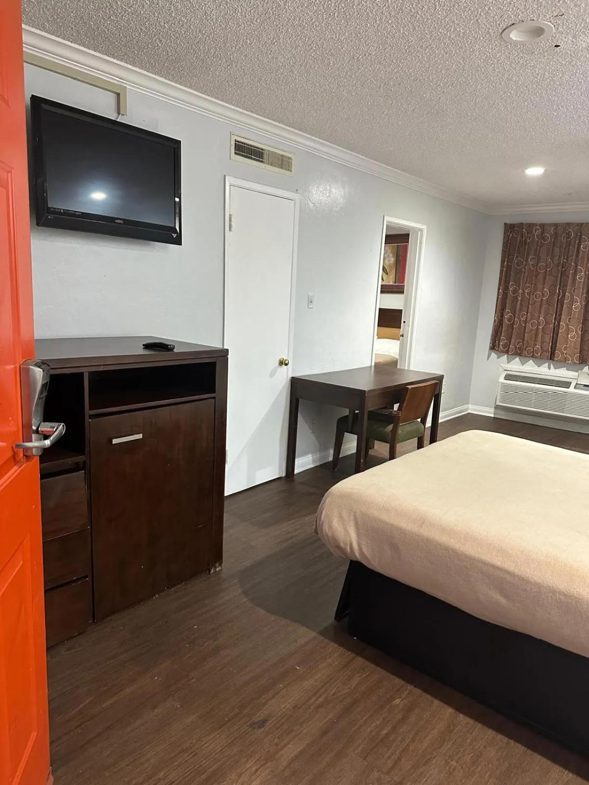 Bedroom in Heritage Inn