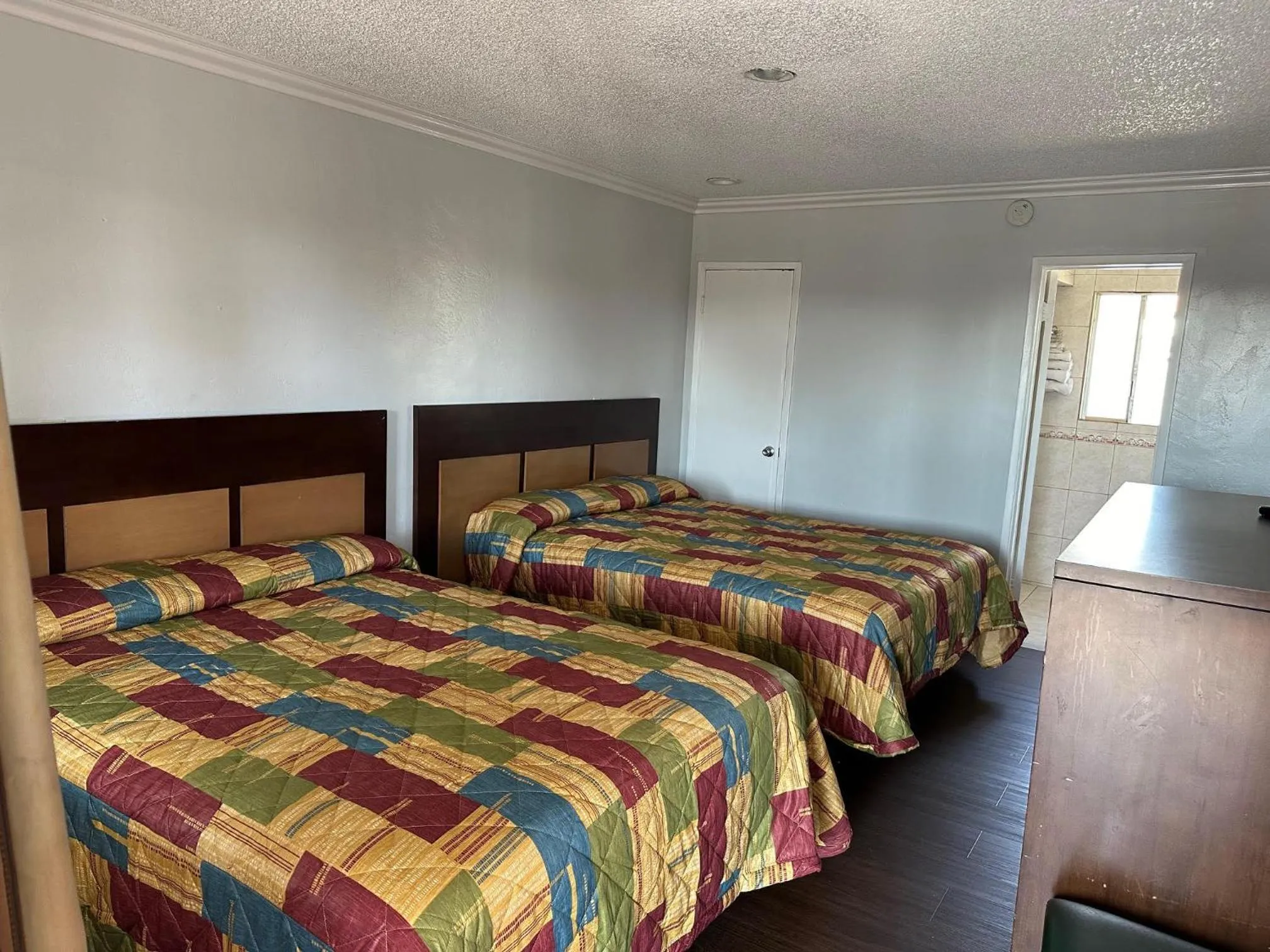 Bedroom in Heritage Inn