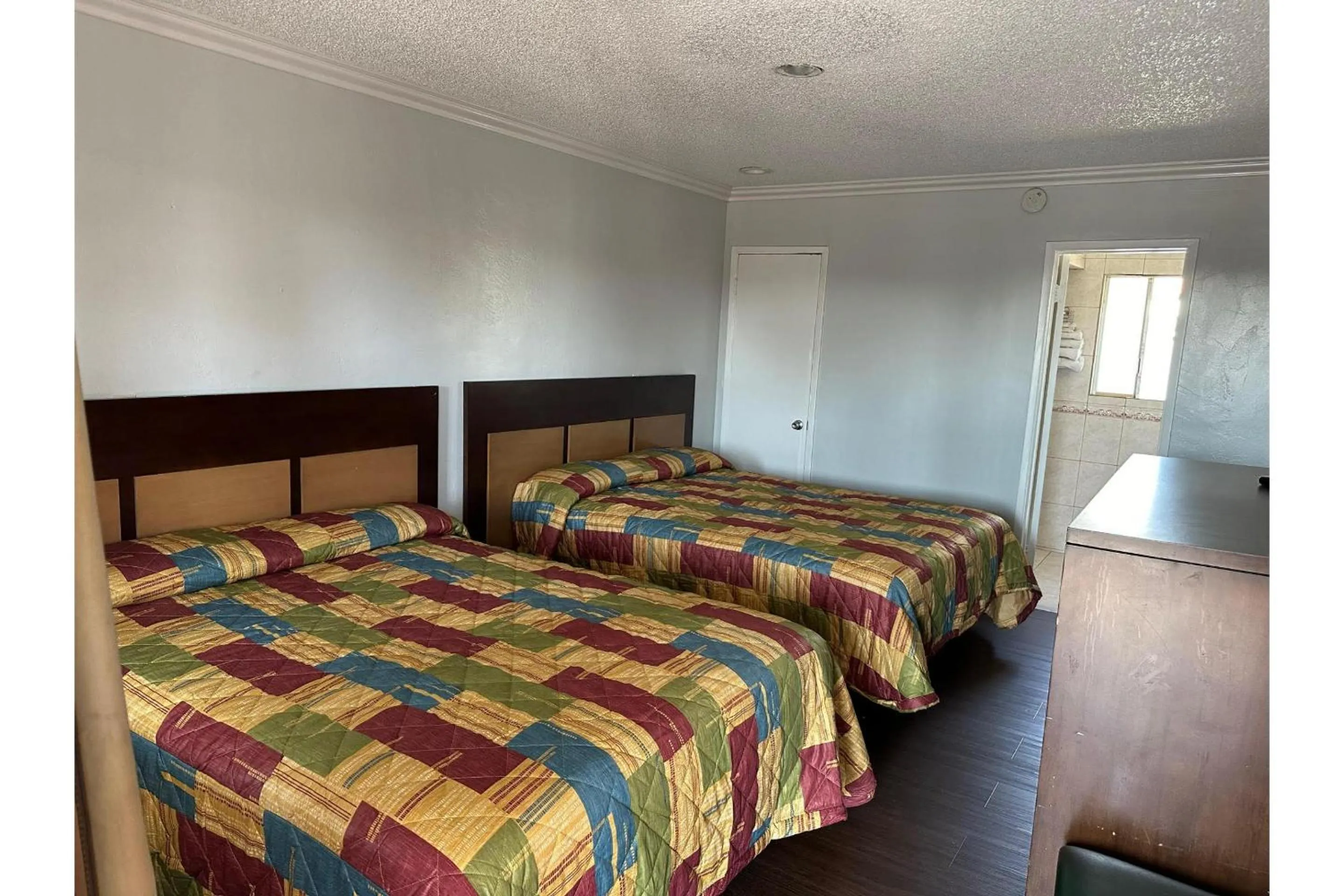 Bedroom in Heritage Inn
