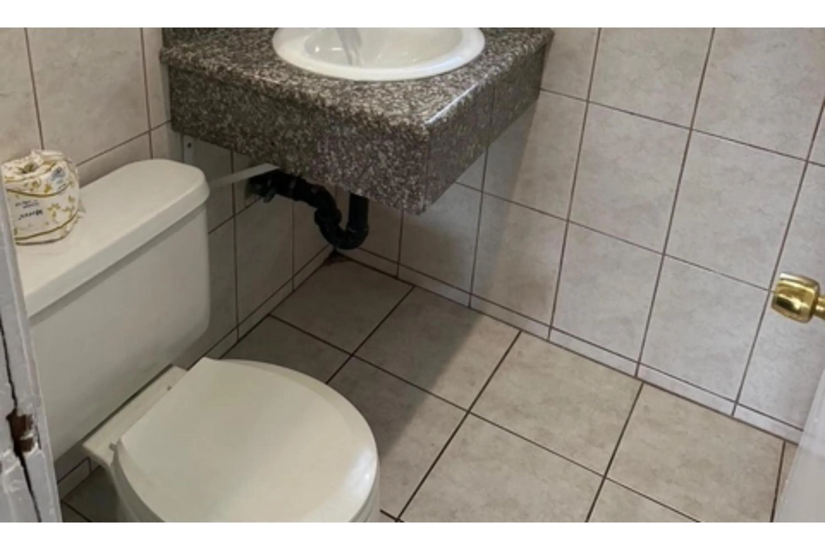 Bathroom in Heritage Inn