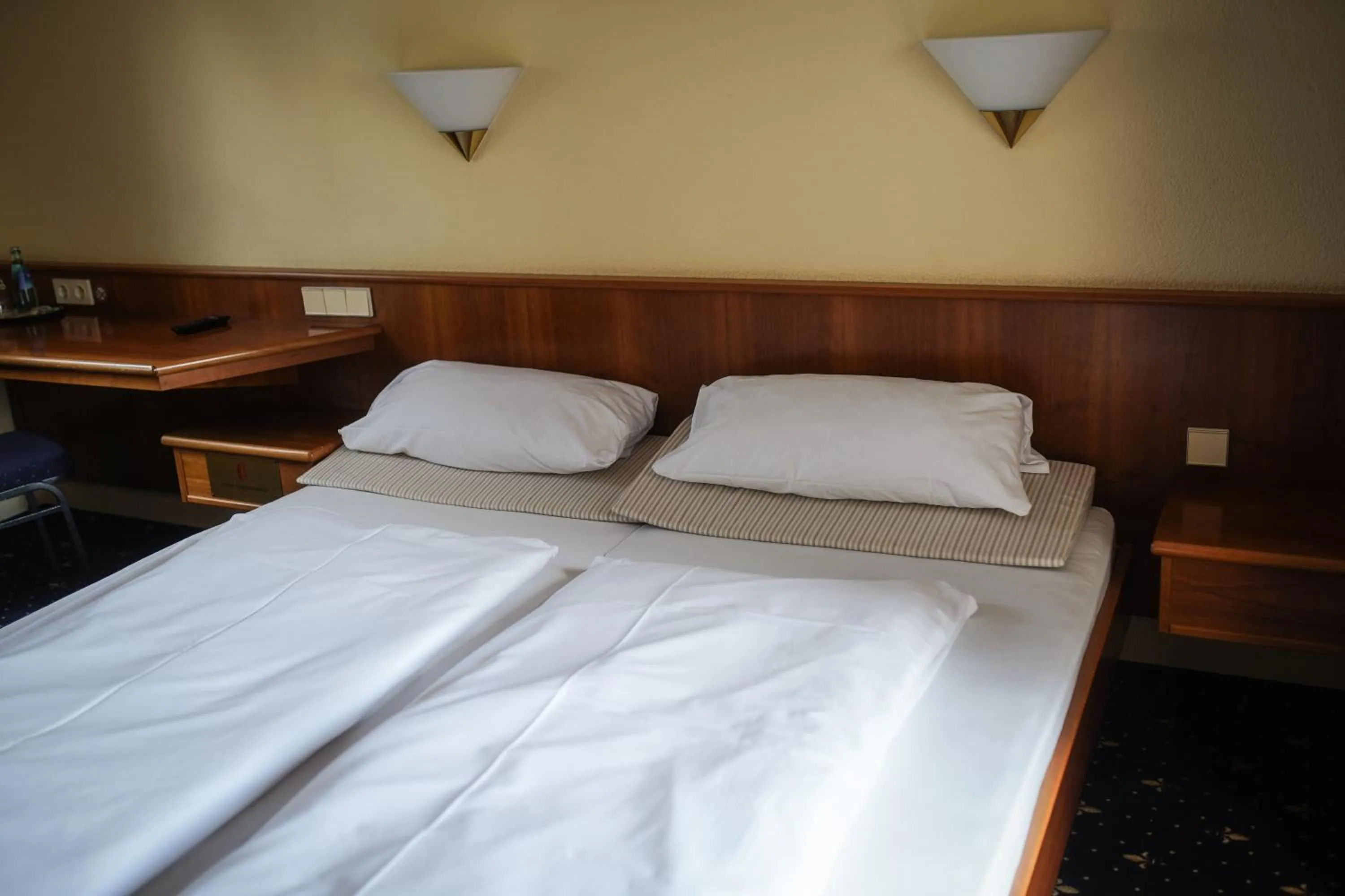 Bed in Hotel Erlenbacher Hof