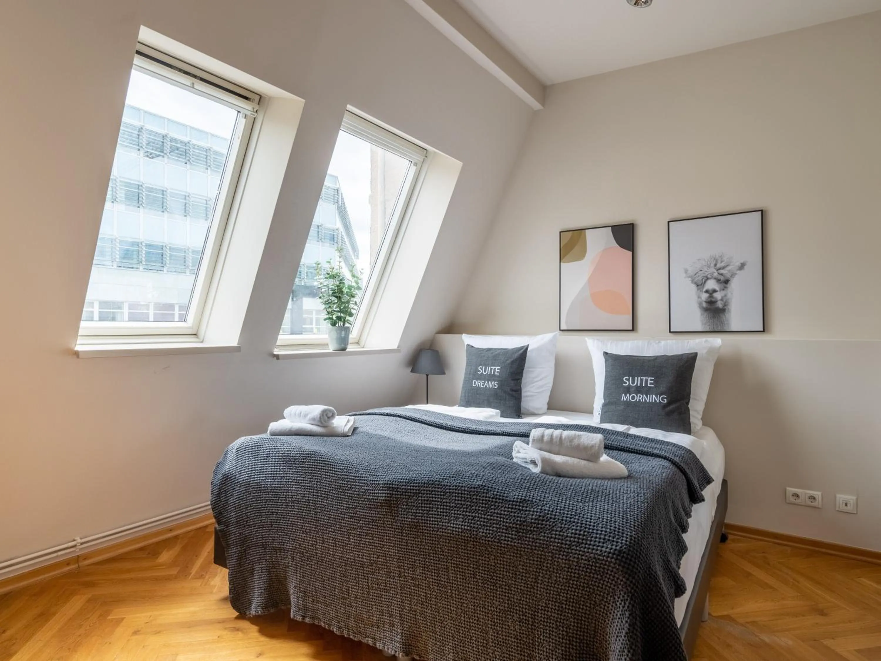 Bedroom, Bed in Schoenhouse Avenue - Digital Access