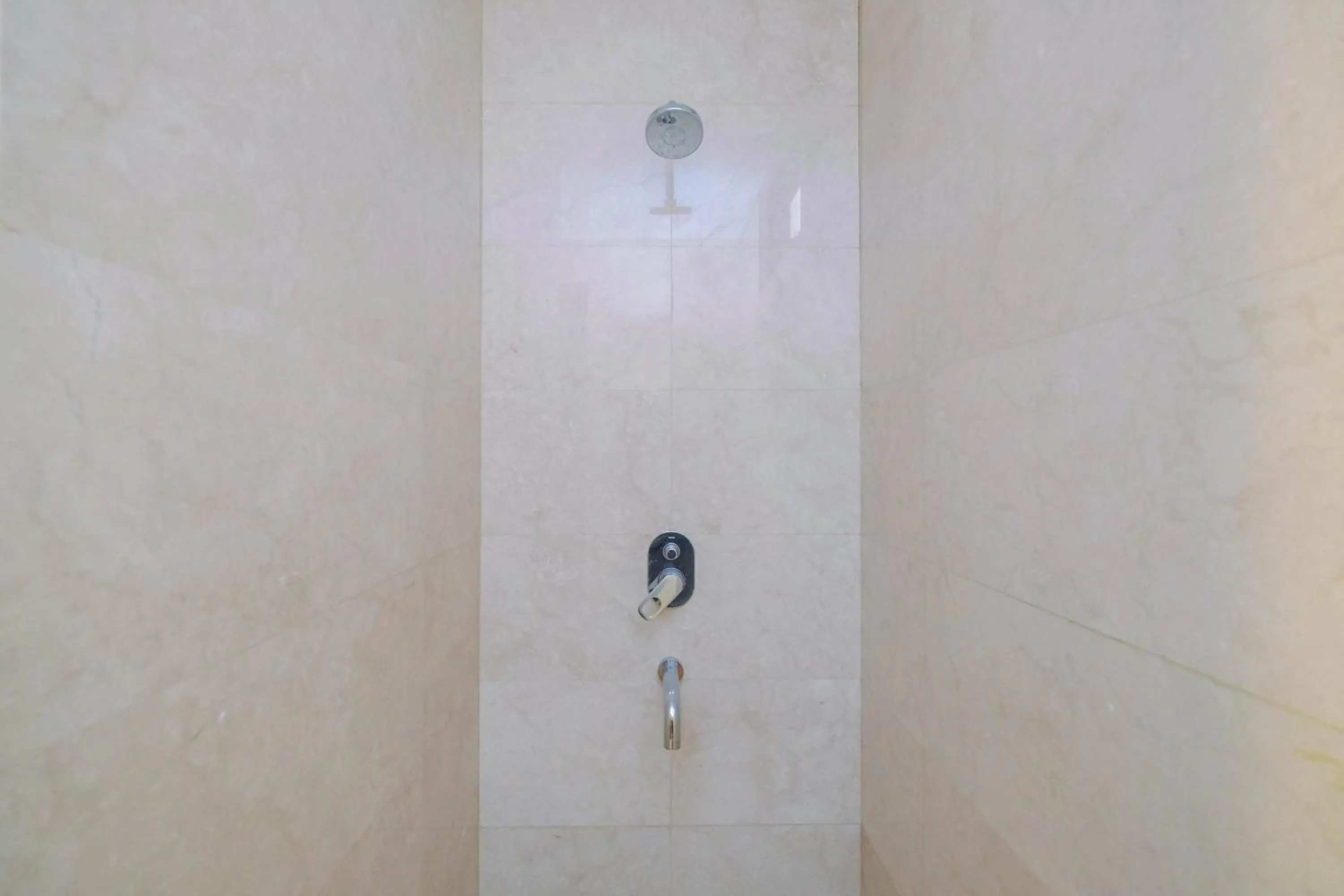 Modern and Spacious 2BR L'Avenue Apartment By Travelio