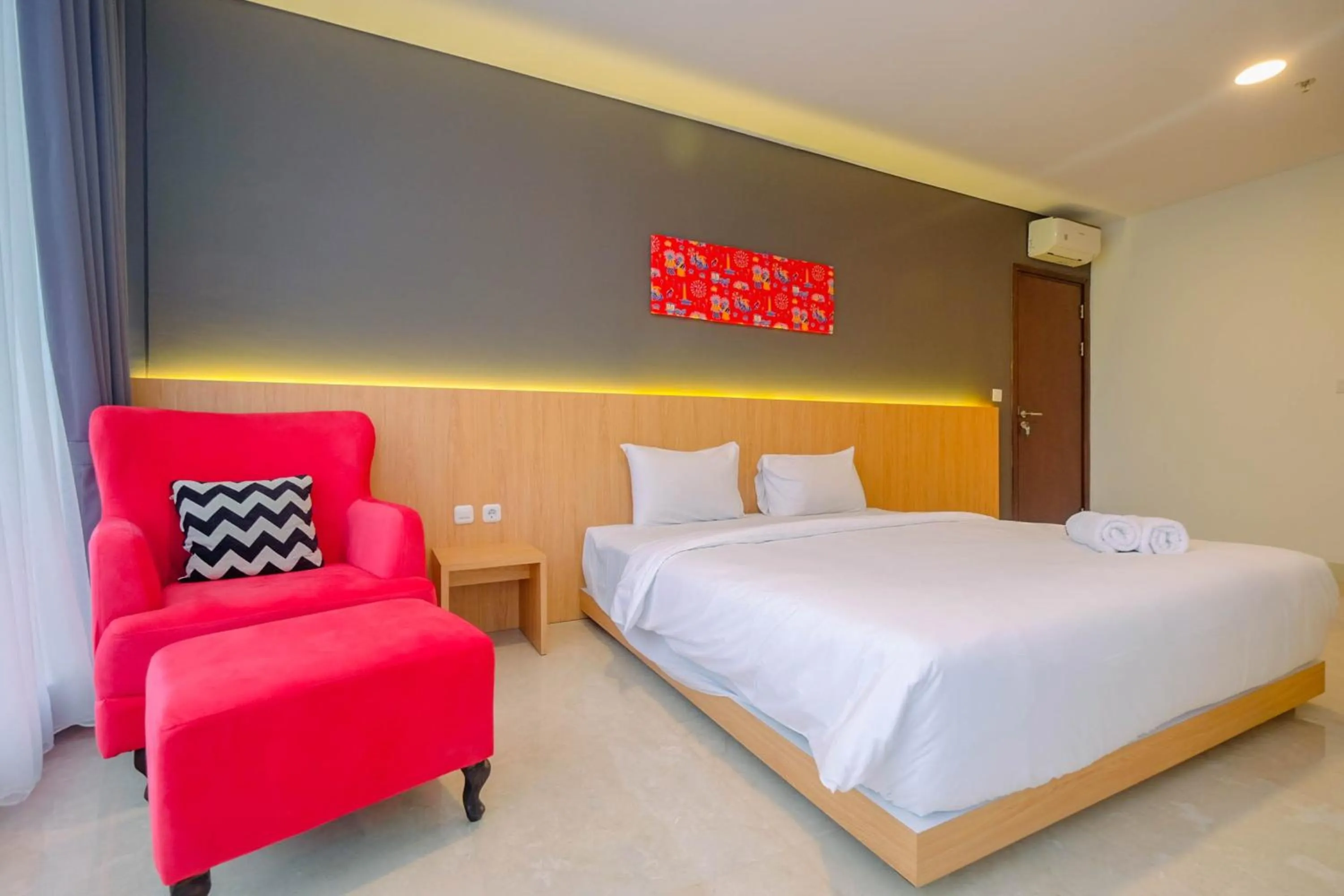 Modern and Spacious 2BR L'Avenue Apartment By Travelio