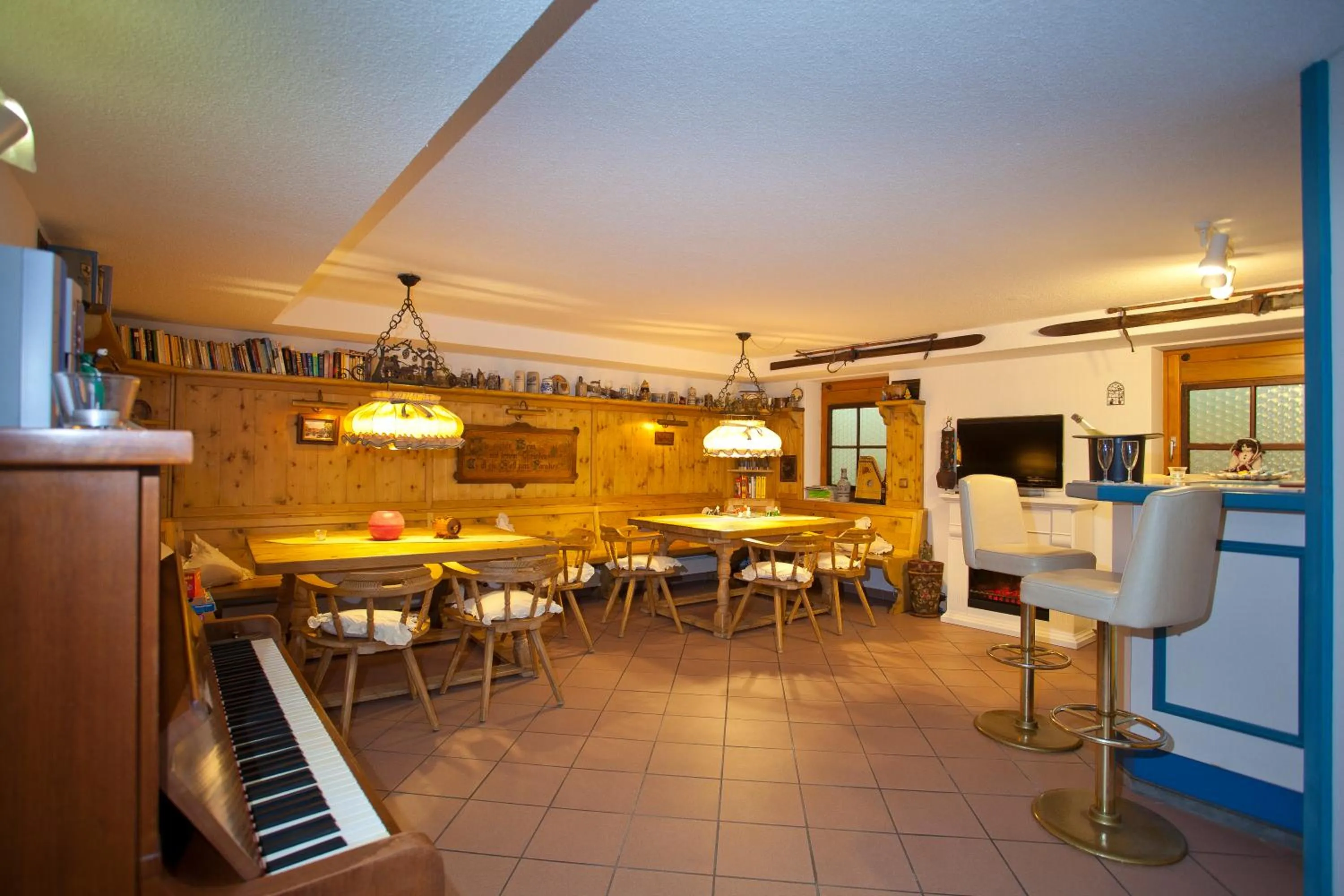 Communal lounge/ TV room in Hotel Antonia