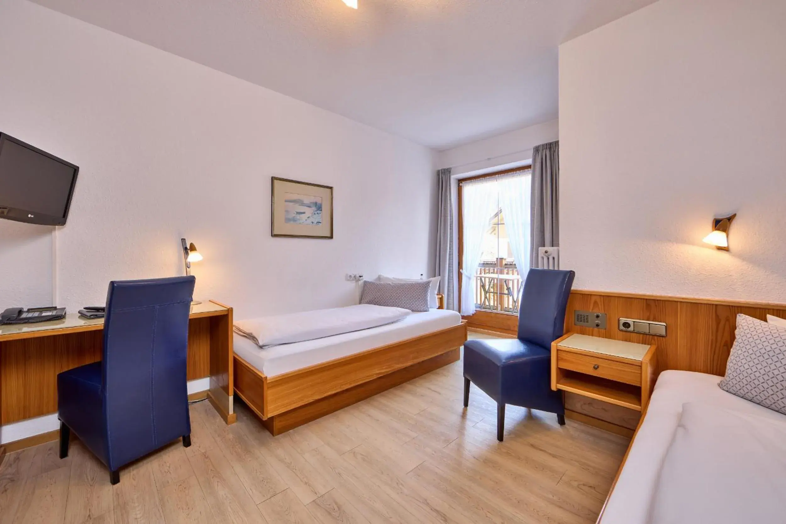 Twin Room (1-2 Adults) in Hotel Antonia Twin Room (1-2 Adults) in Hotel Antonia