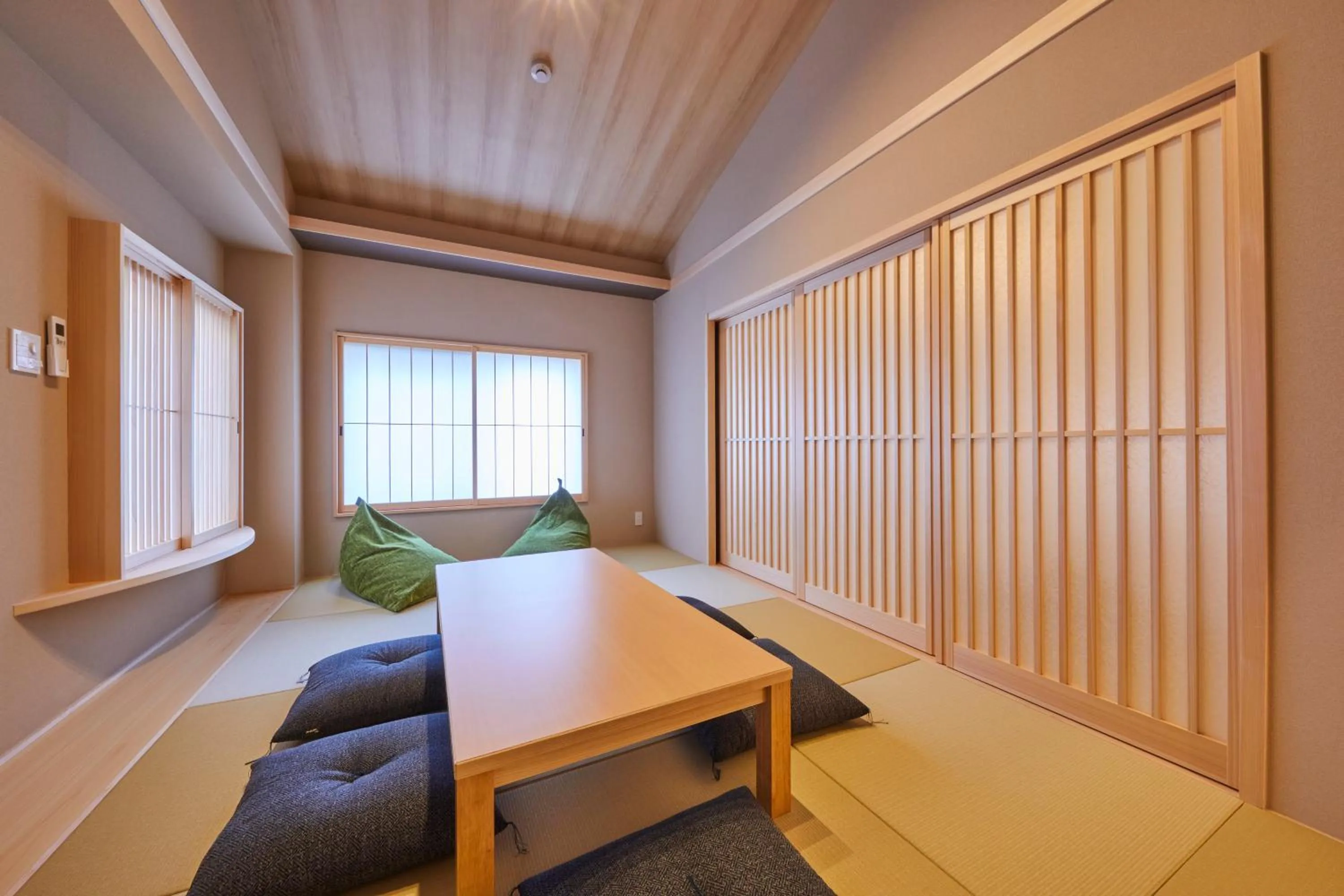 Seating area, Bed in Rinn Shirakawa South