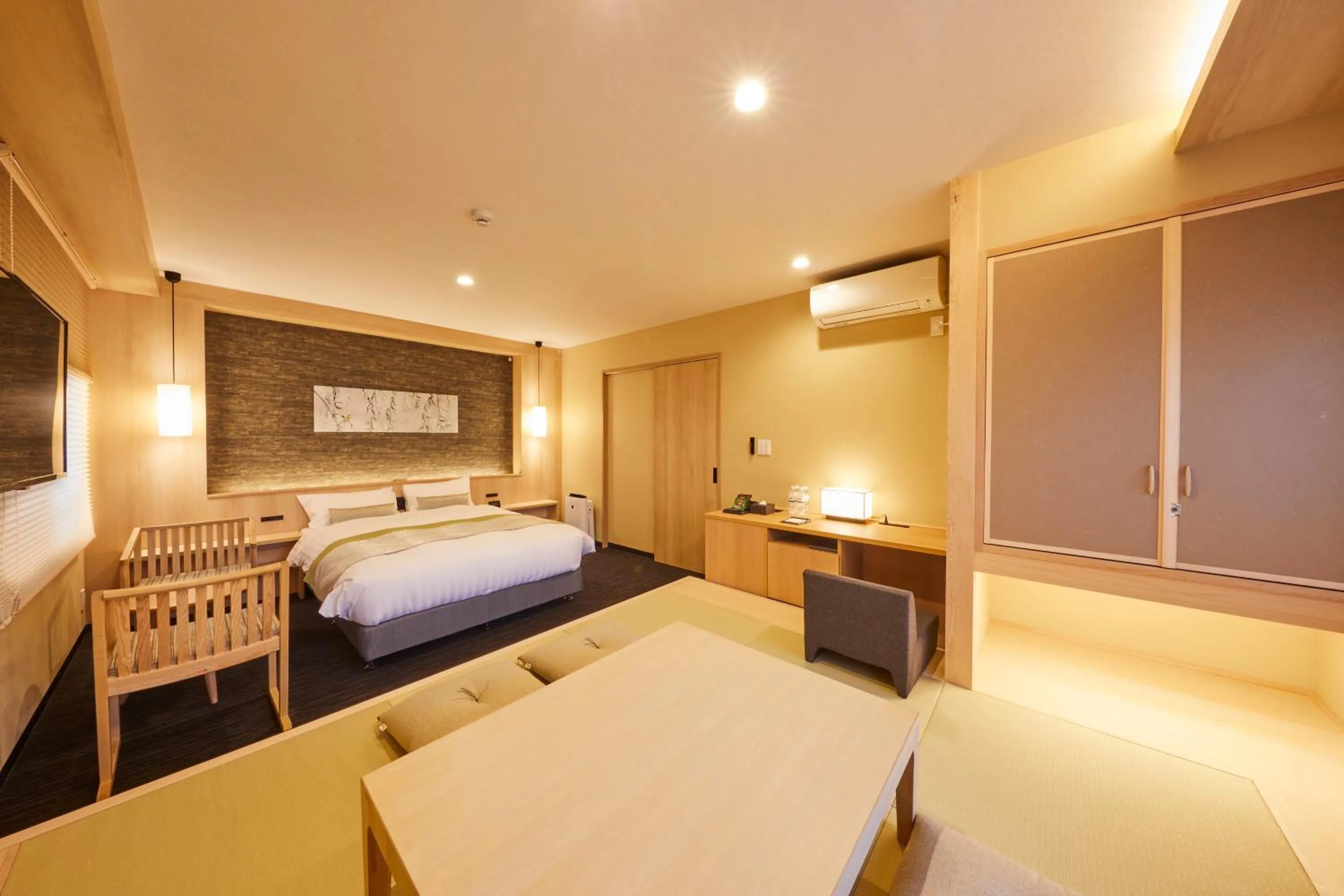 Photo of the whole room, Bed in Rinn Shirakawa South