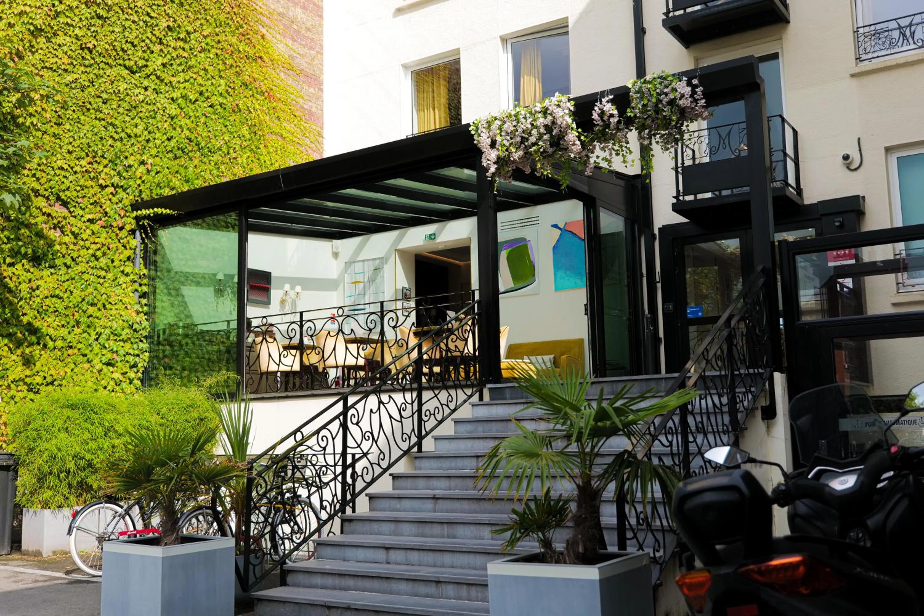 Property building in Hôtel Merveilleux Côté Mer