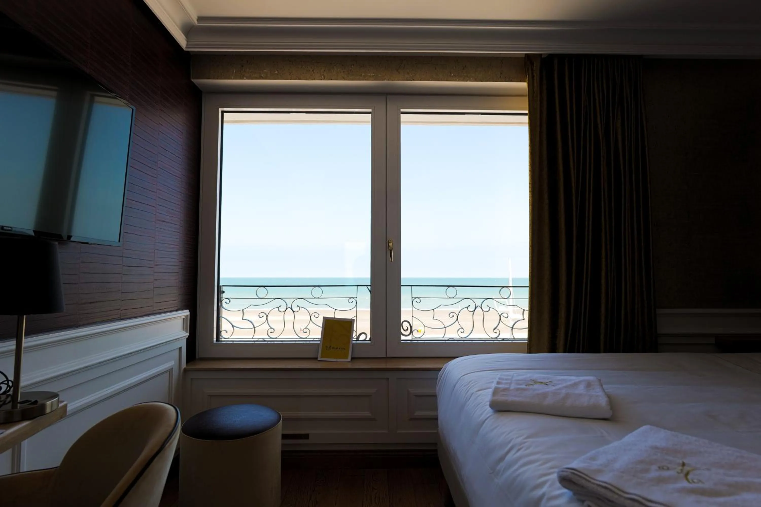 Bed in Hôtel Merveilleux Côté Mer