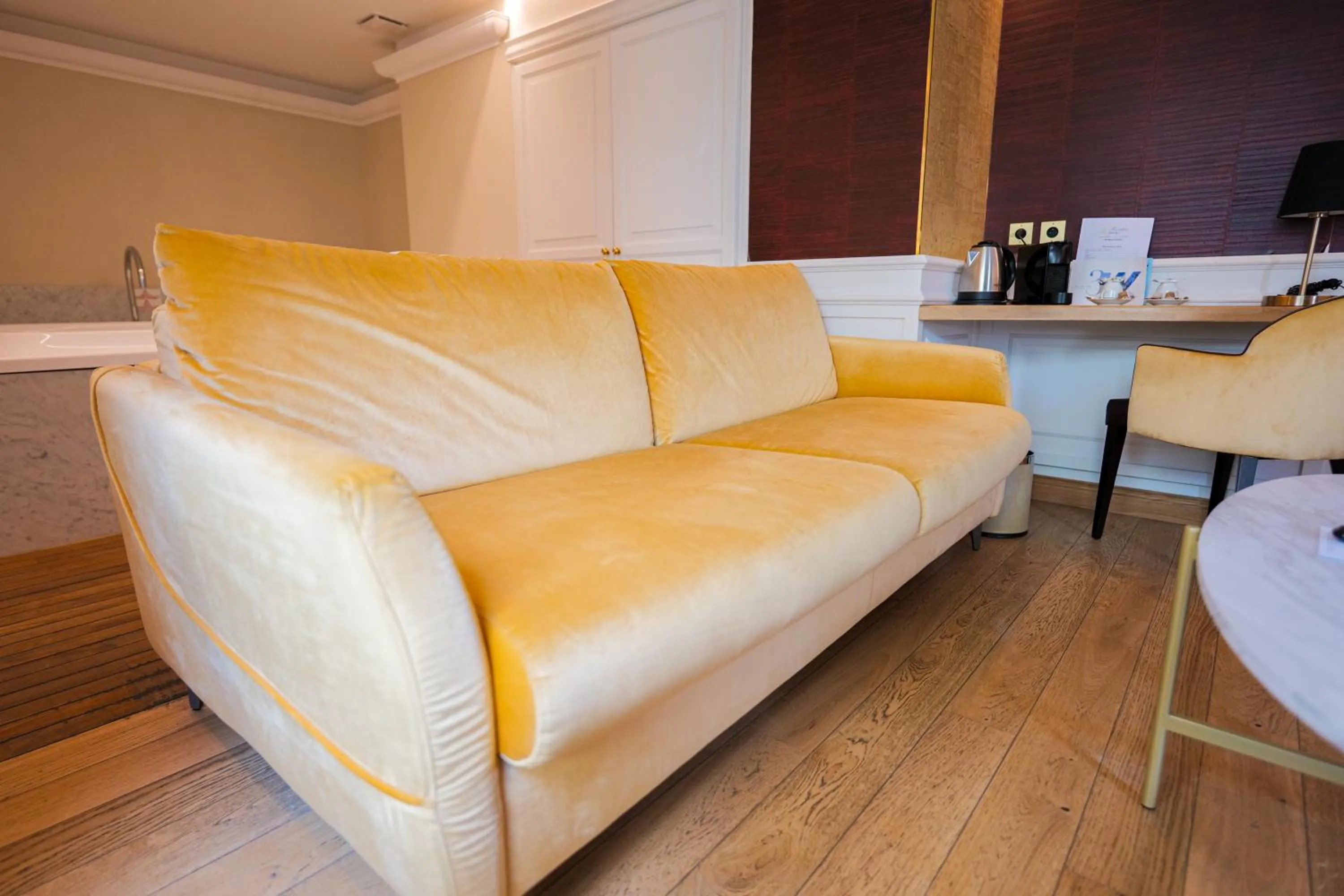 Seating area in Hôtel Merveilleux Côté Mer