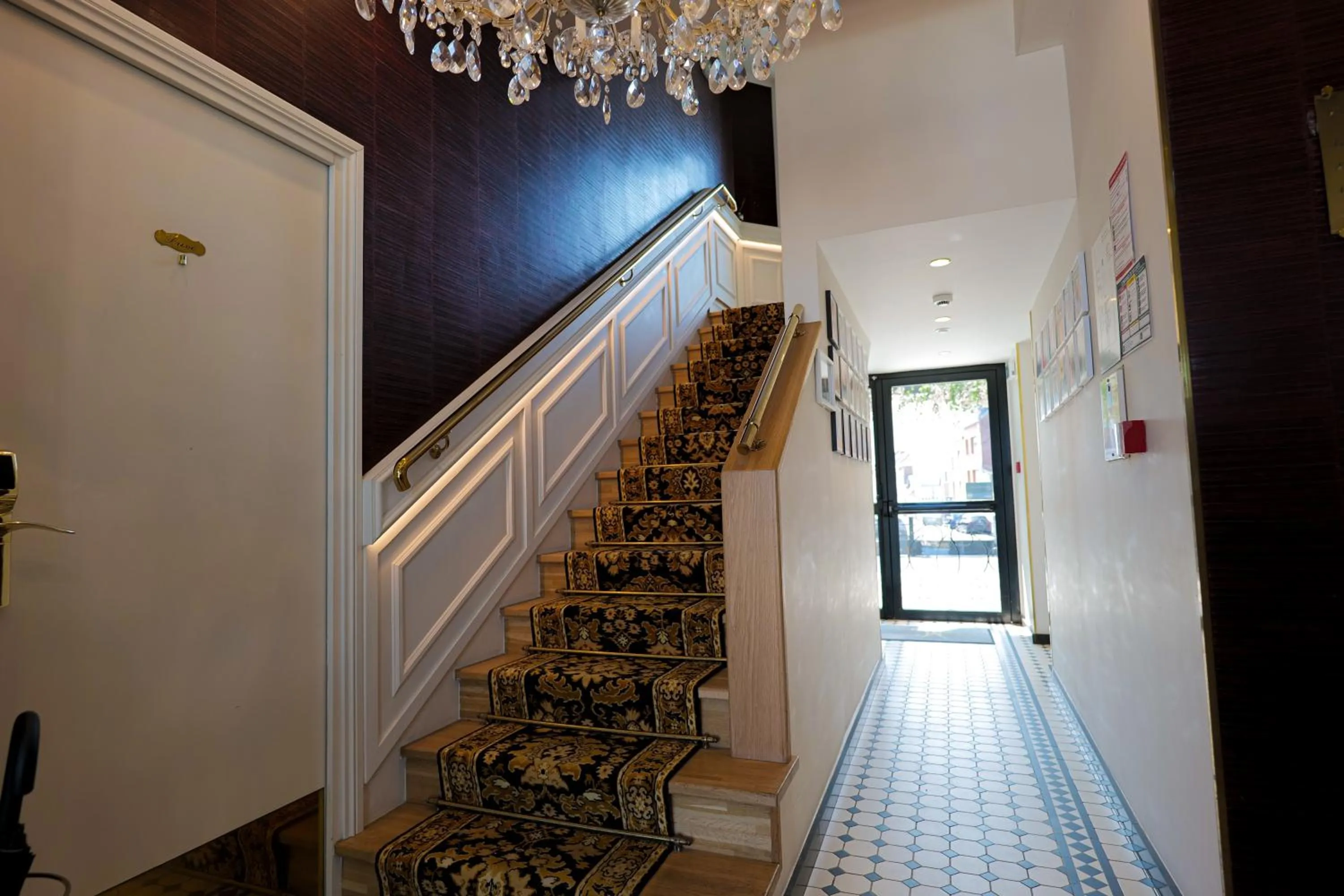 Property building in Hôtel Merveilleux Côté Mer