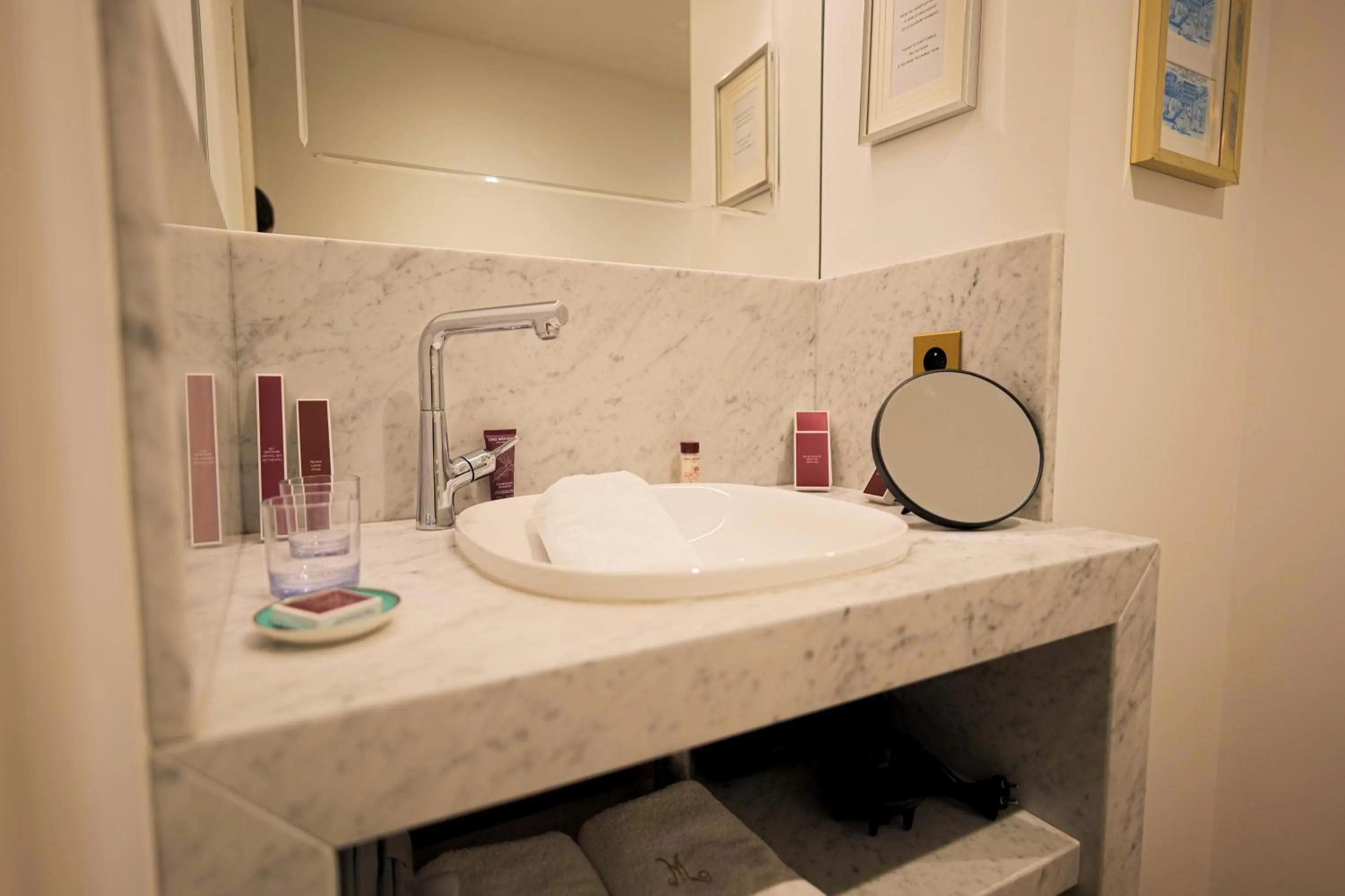 Bathroom in Hôtel Merveilleux Côté Mer