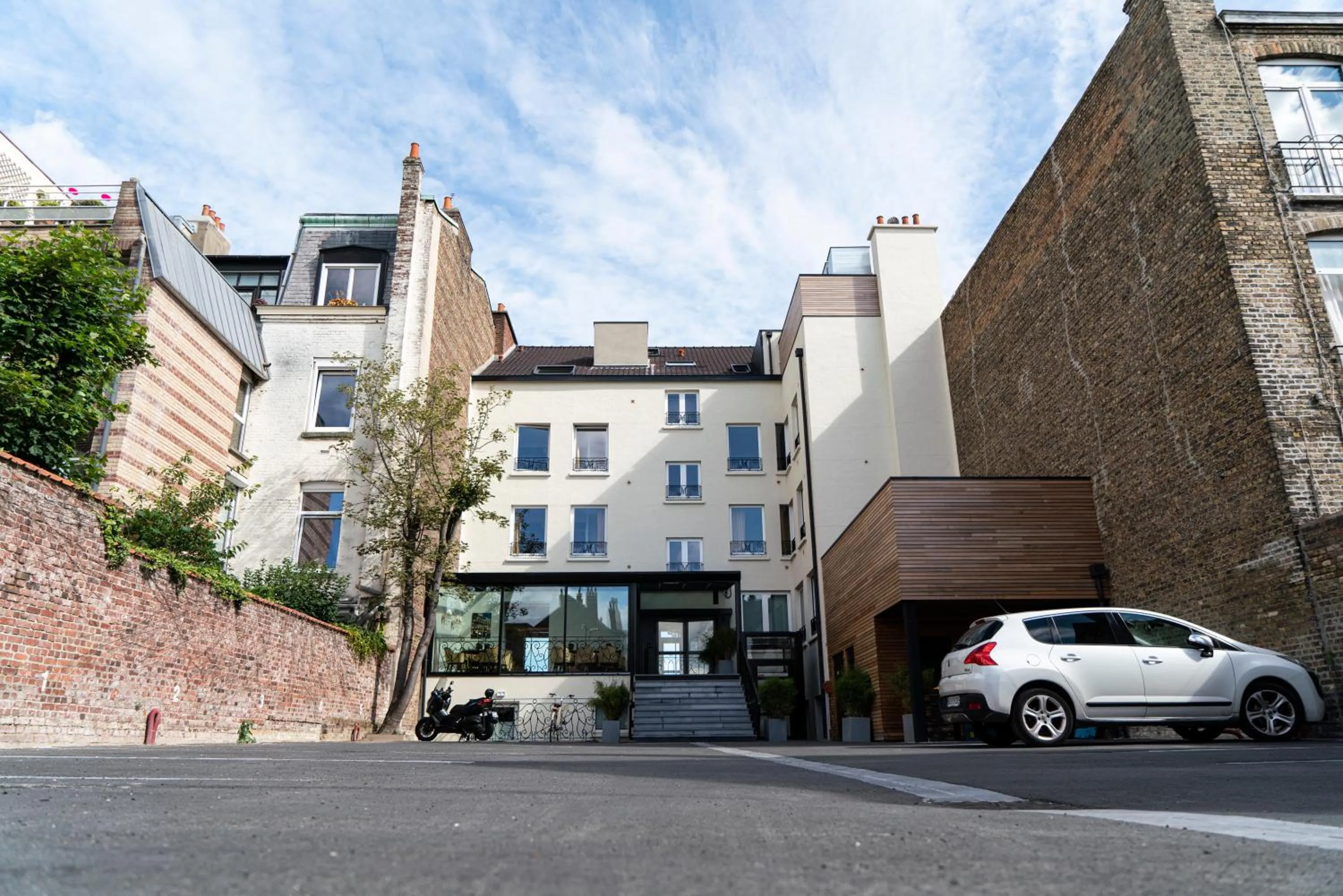 Property building in Hôtel Merveilleux Côté Mer