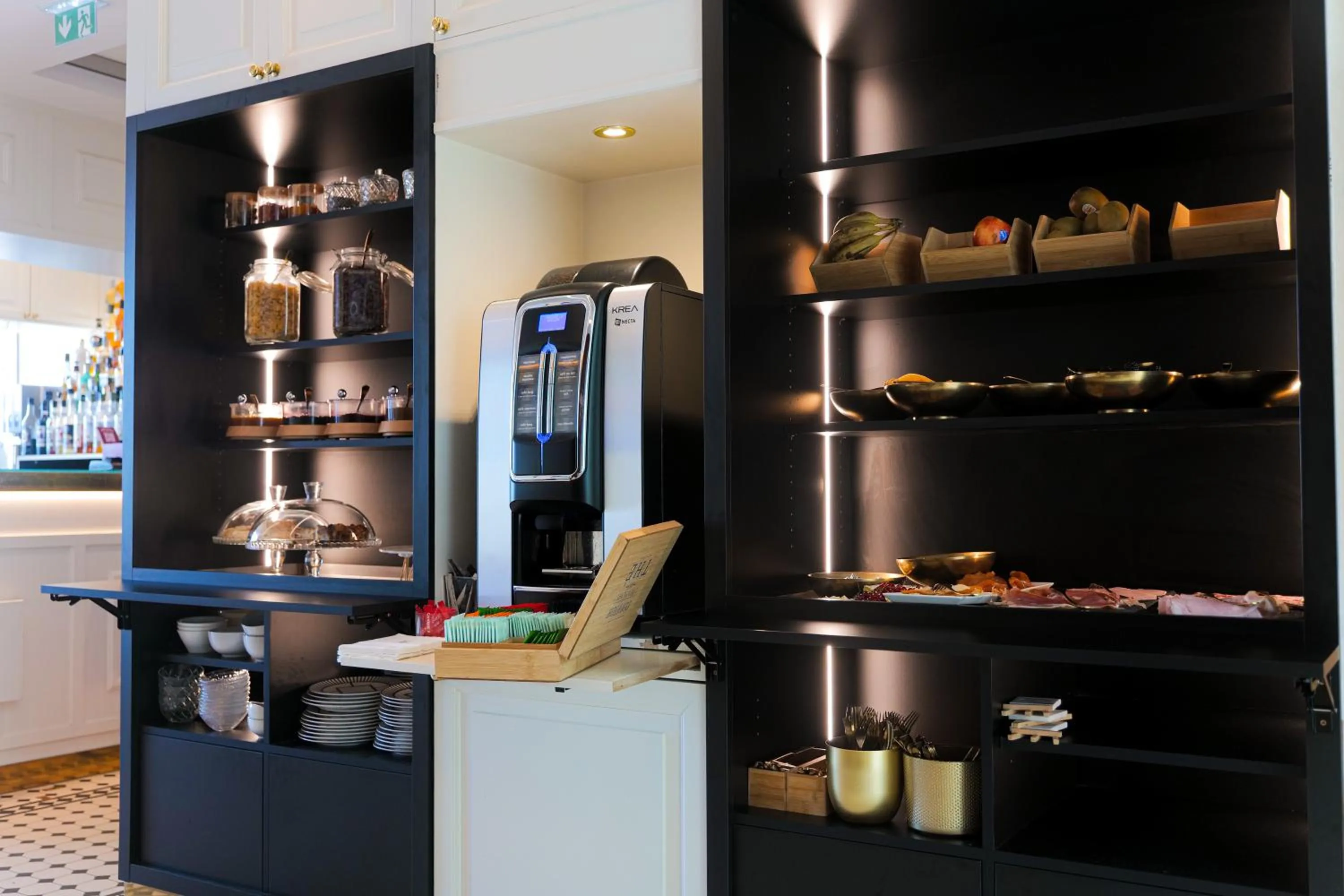 Breakfast in Hôtel Merveilleux Côté Mer