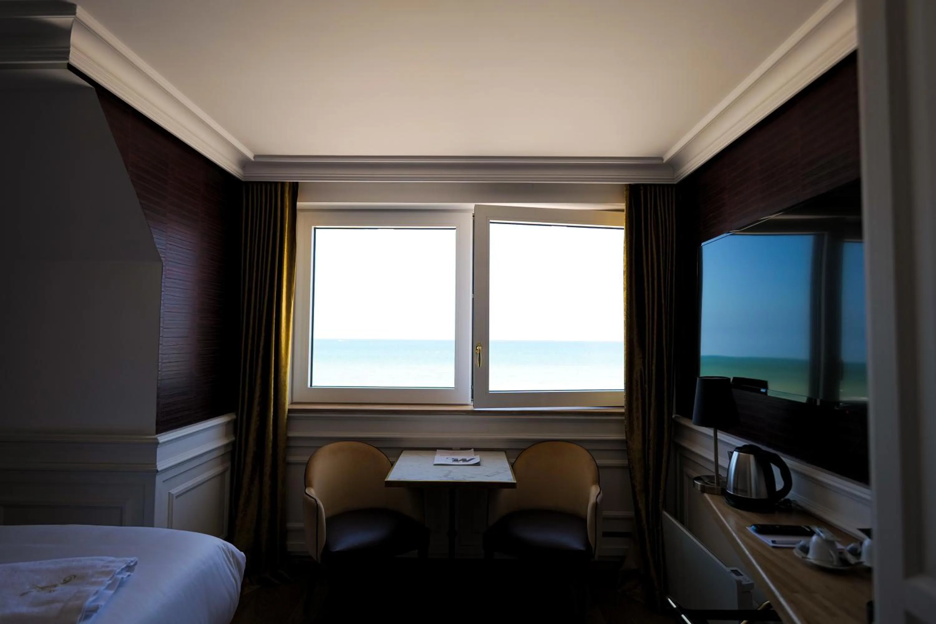 Bed in Hôtel Merveilleux Côté Mer