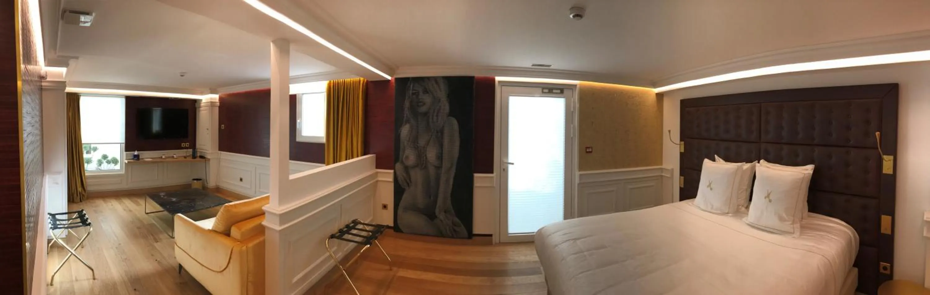 Photo of the whole room, Bed in Hôtel Merveilleux Côté Mer