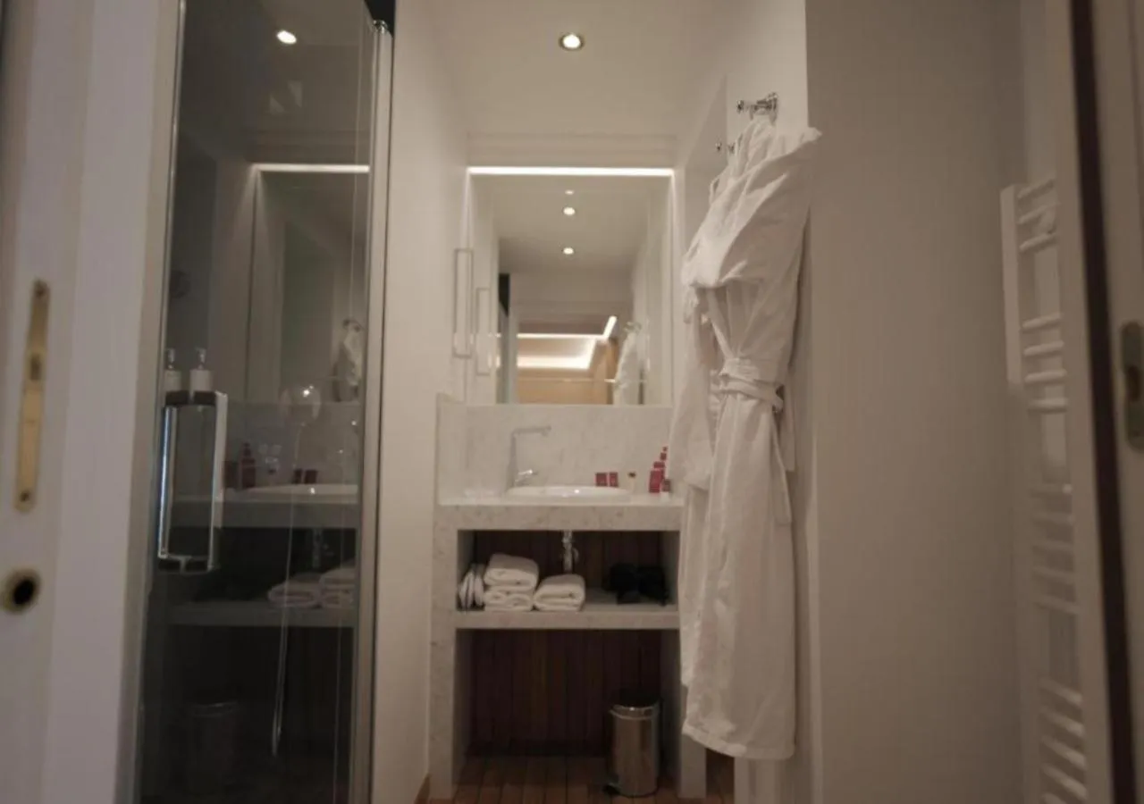 Bathroom in Hôtel Merveilleux Côté Mer