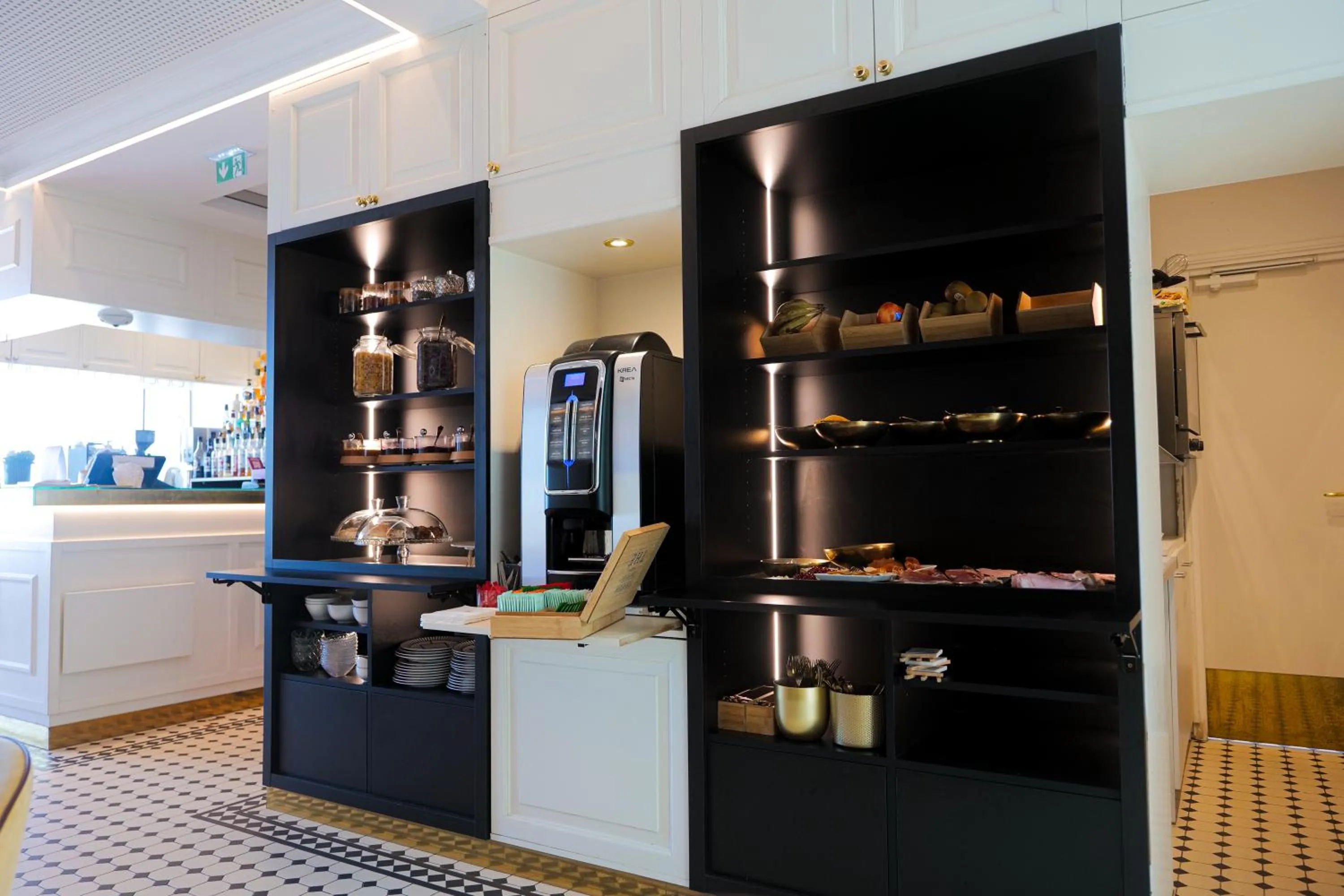 Breakfast in Hôtel Merveilleux Côté Mer