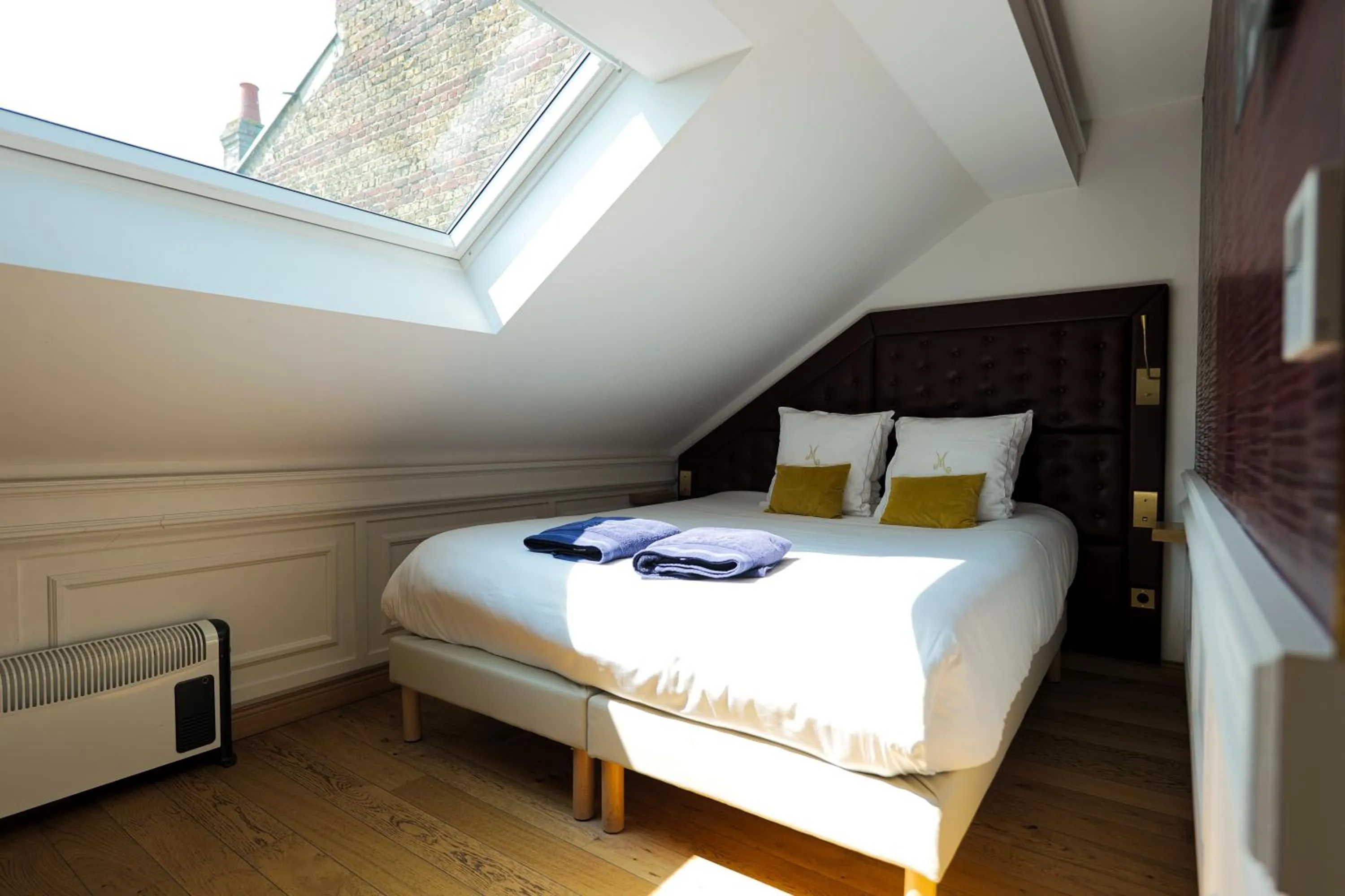 Bed in Hôtel Merveilleux Côté Mer