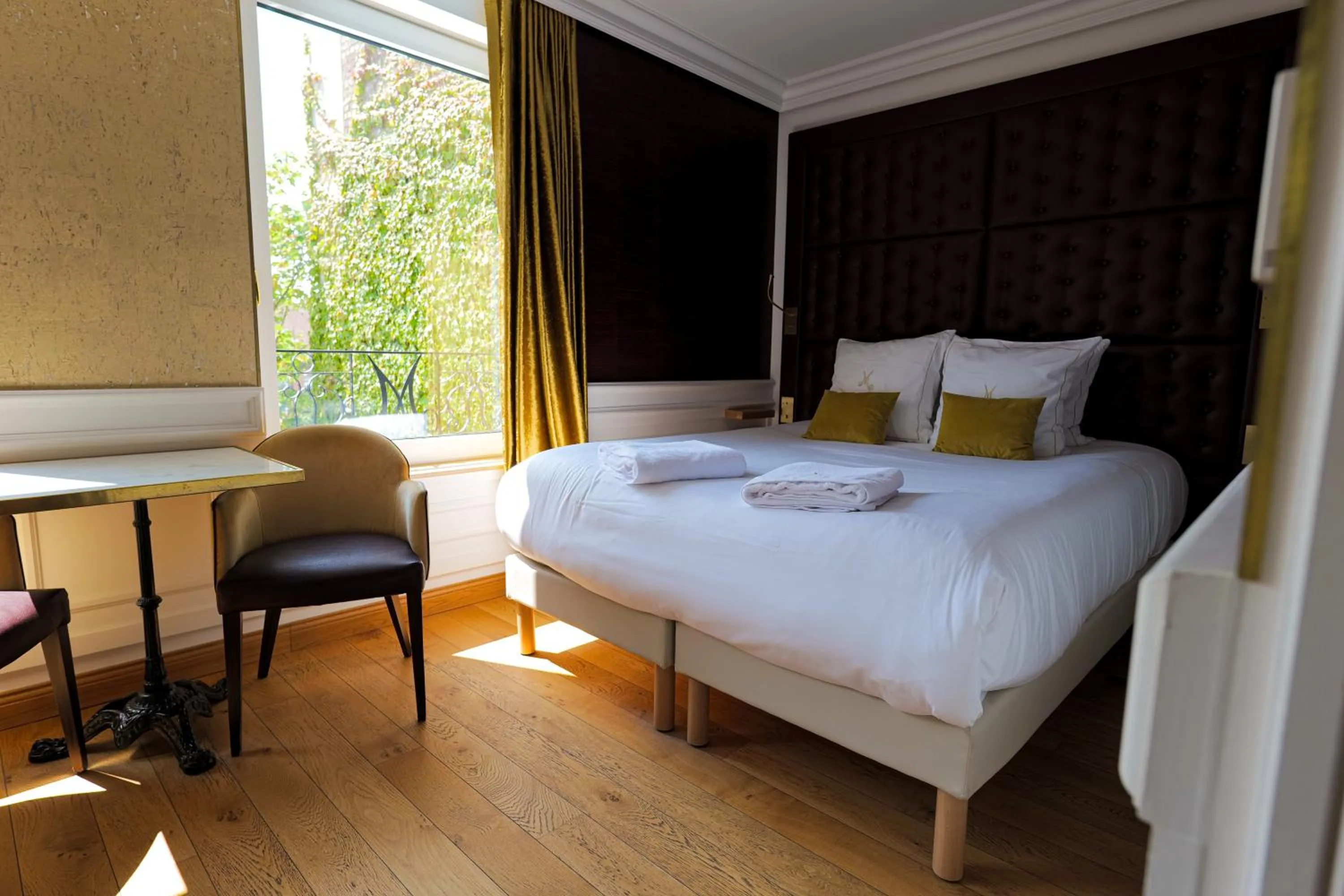 Bed in Hôtel Merveilleux Côté Mer