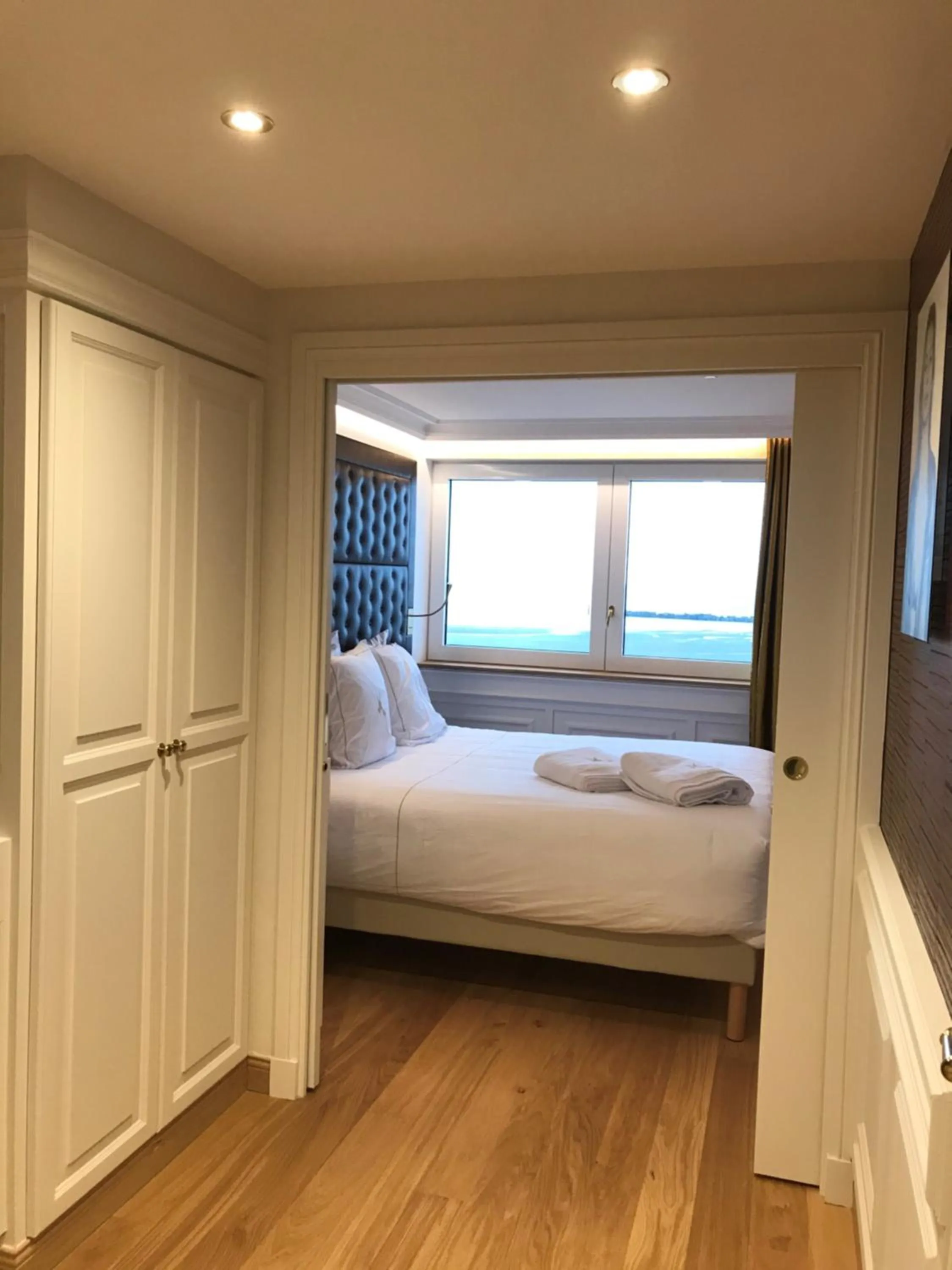 Bed in Hôtel Merveilleux Côté Mer