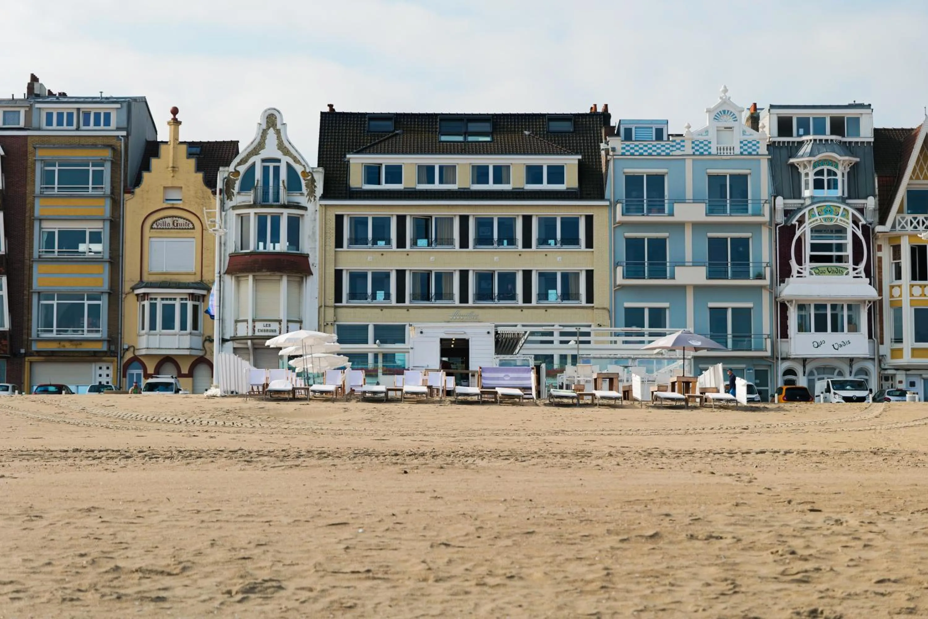 Property building in Hôtel Merveilleux Côté Mer