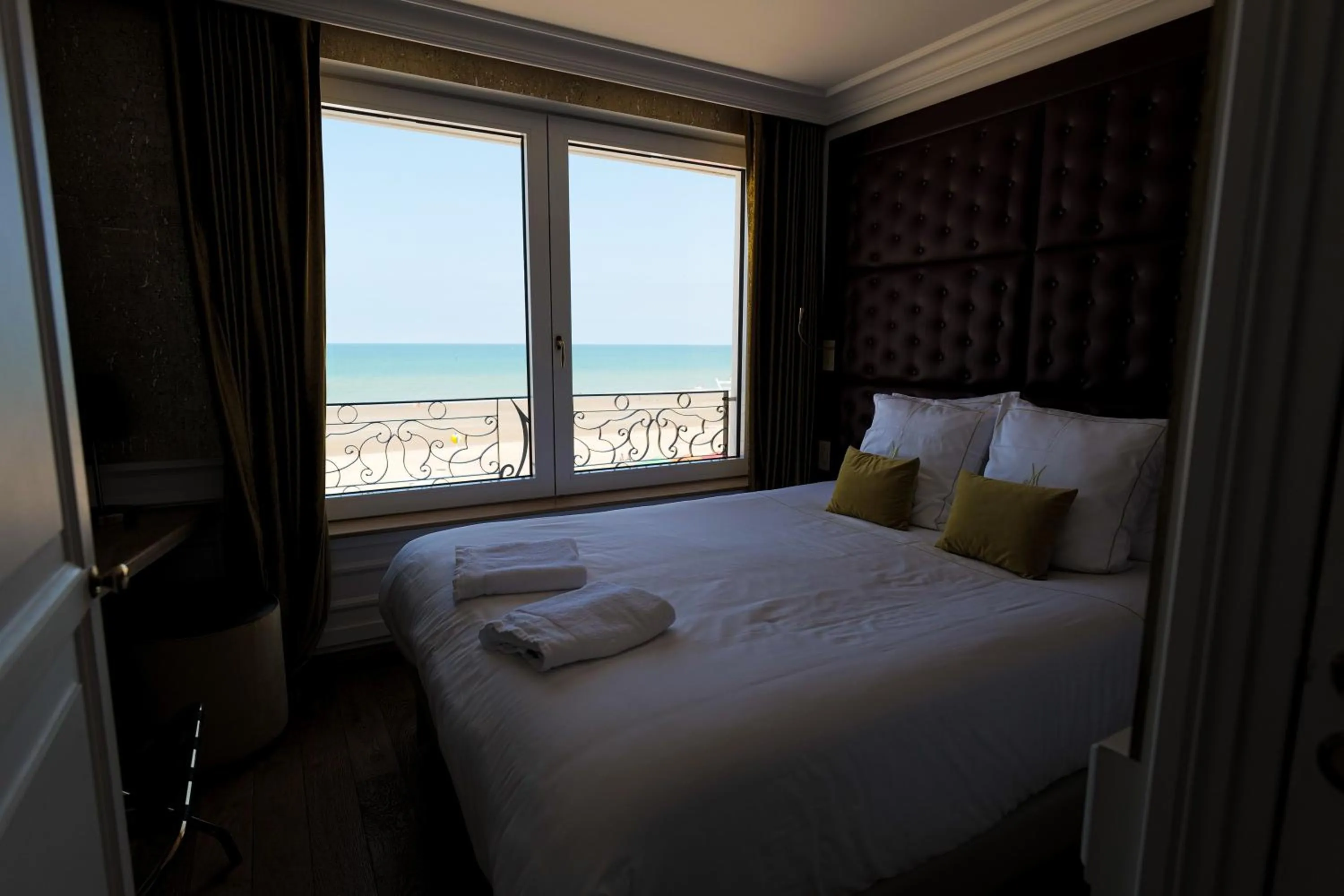 Bed in Hôtel Merveilleux Côté Mer