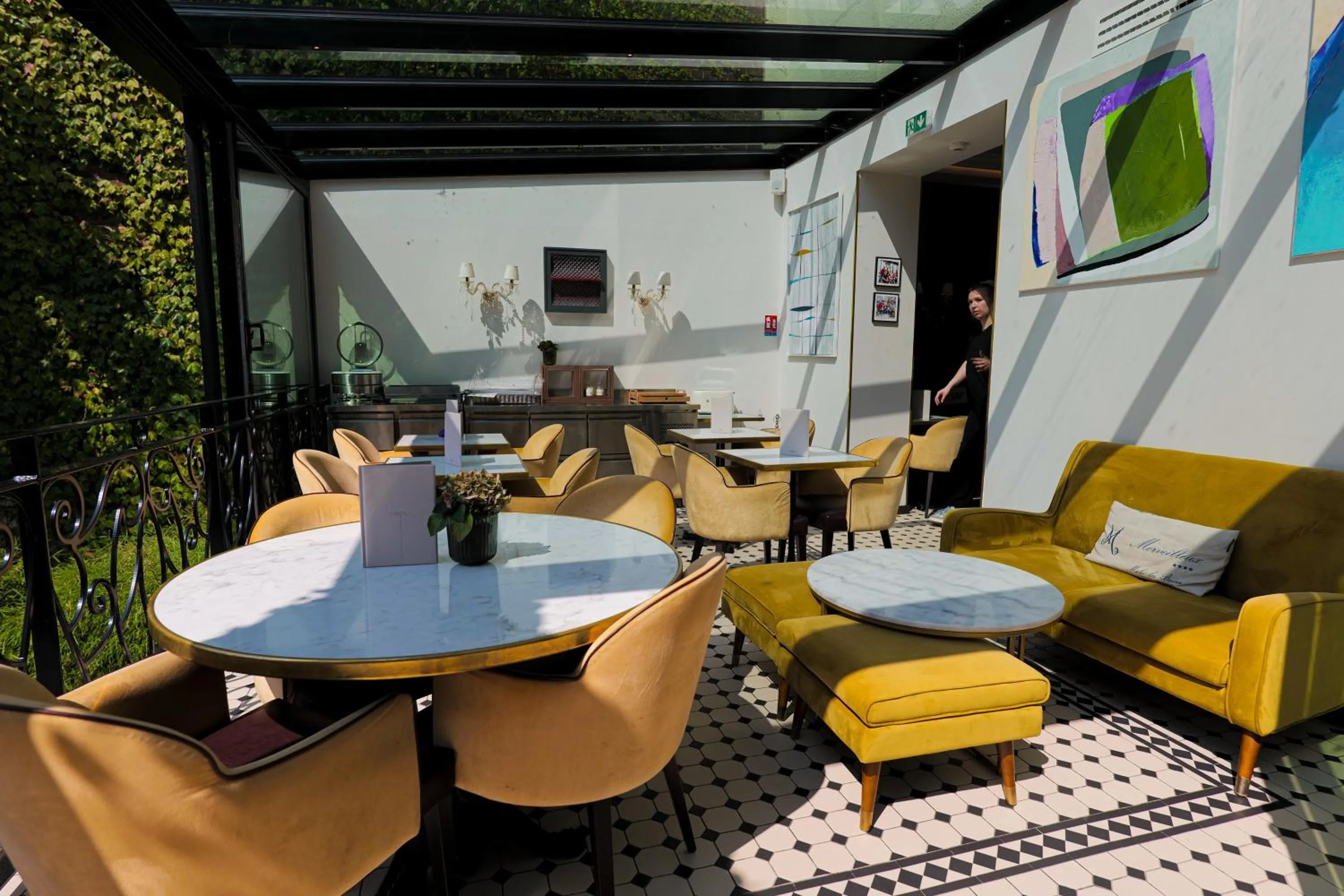 Lounge or bar in Hôtel Merveilleux Côté Mer