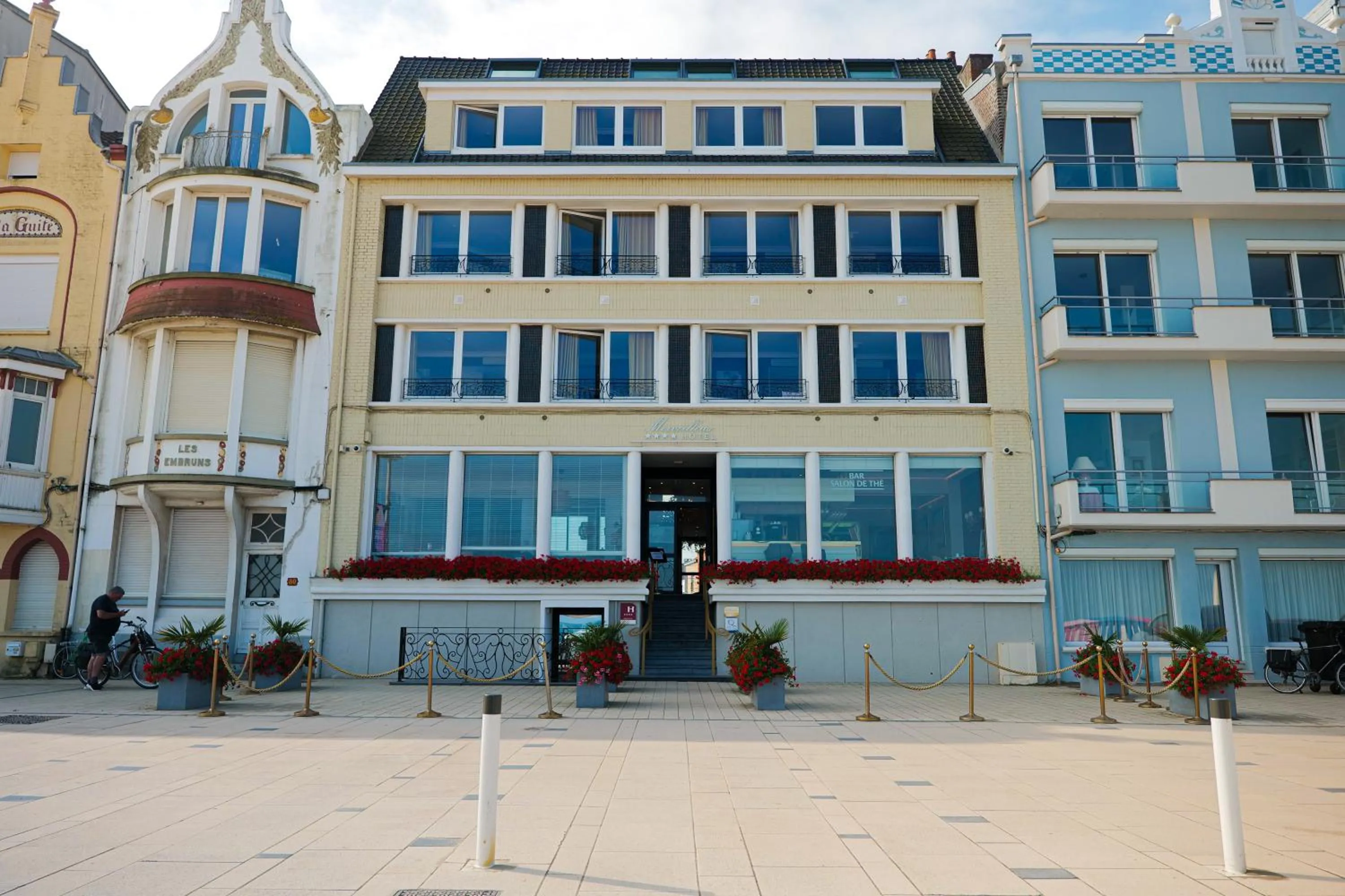 Property building in Hôtel Merveilleux Côté Mer