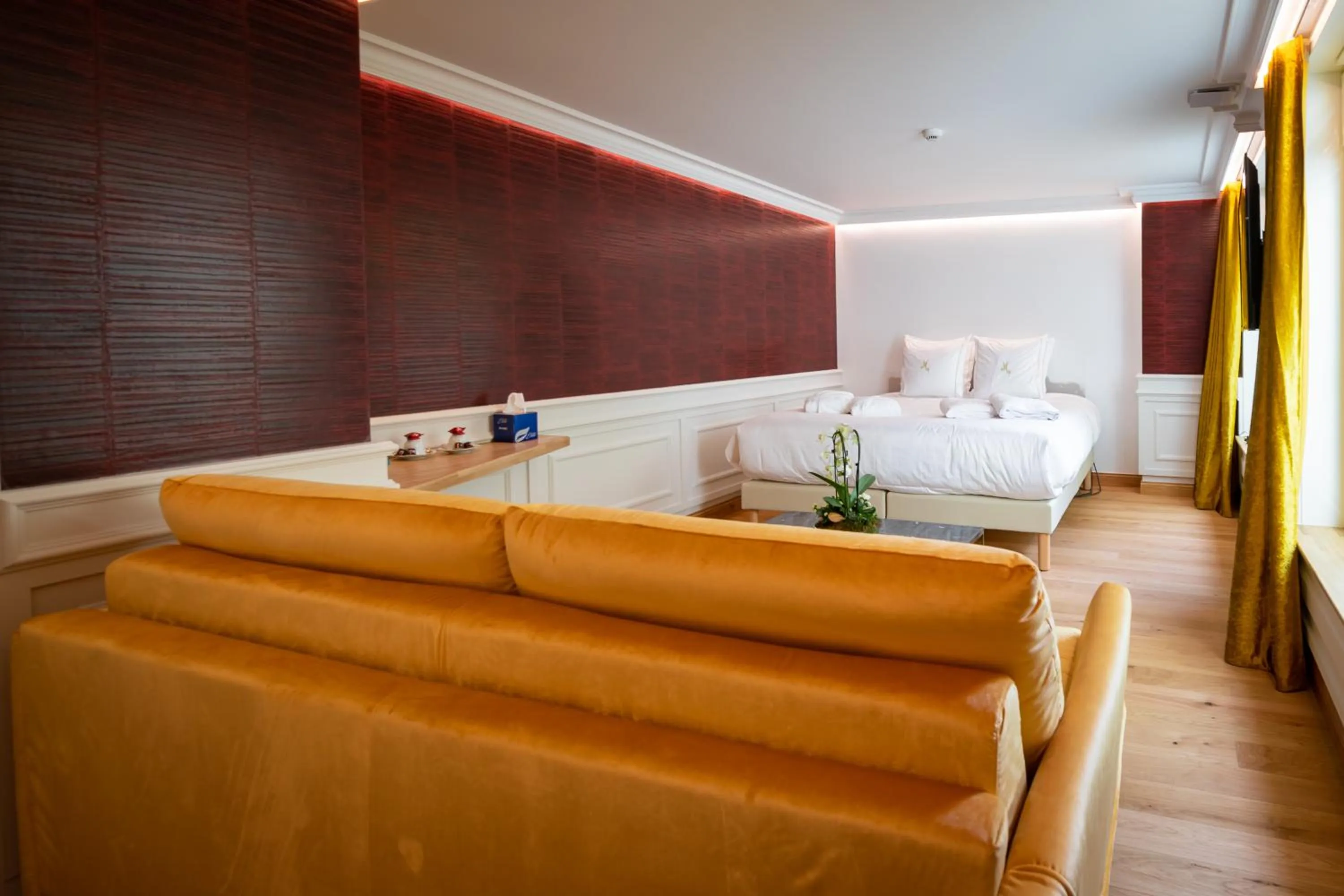 Photo of the whole room, Bed in Hôtel Merveilleux Côté Mer