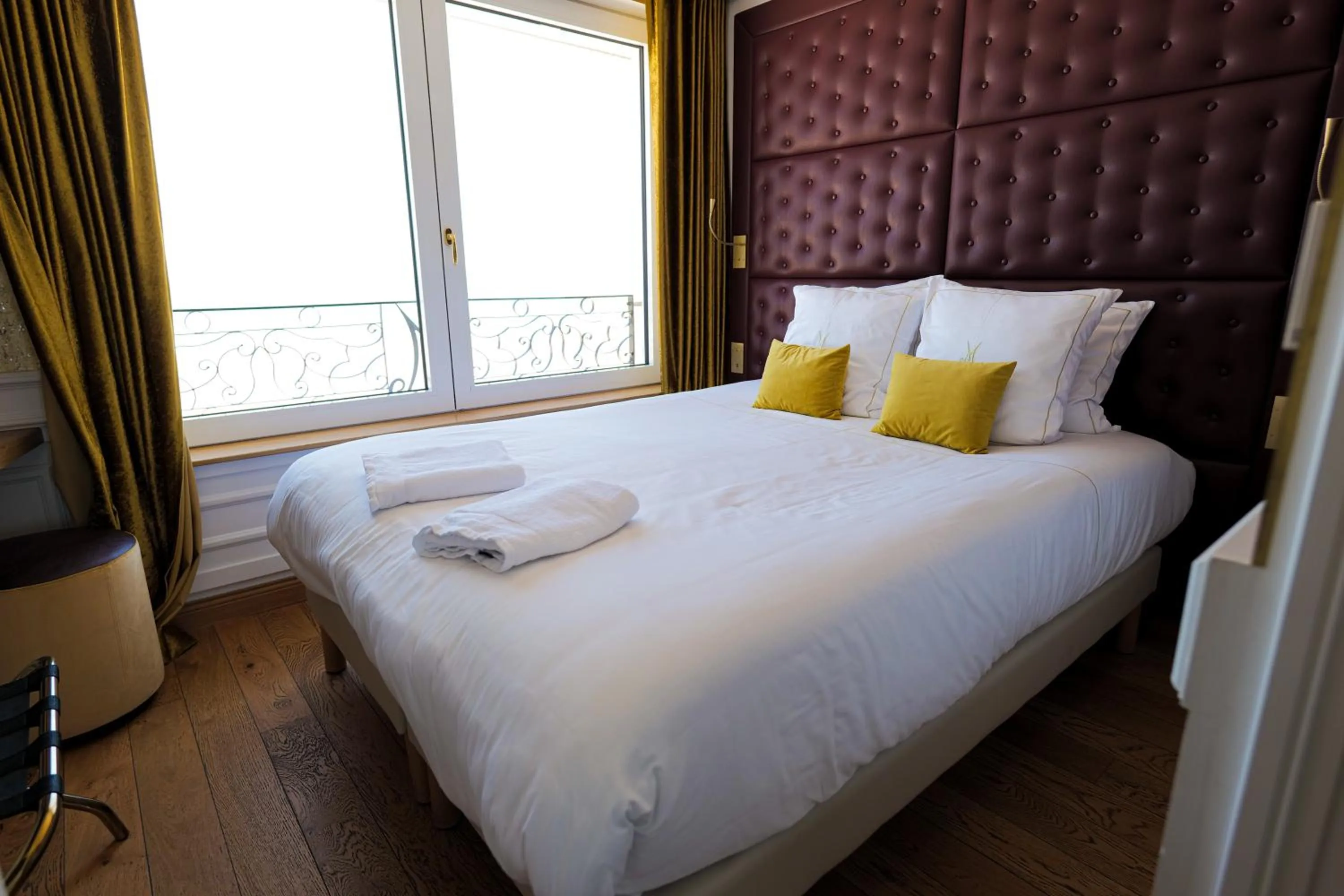 Bed in Hôtel Merveilleux Côté Mer