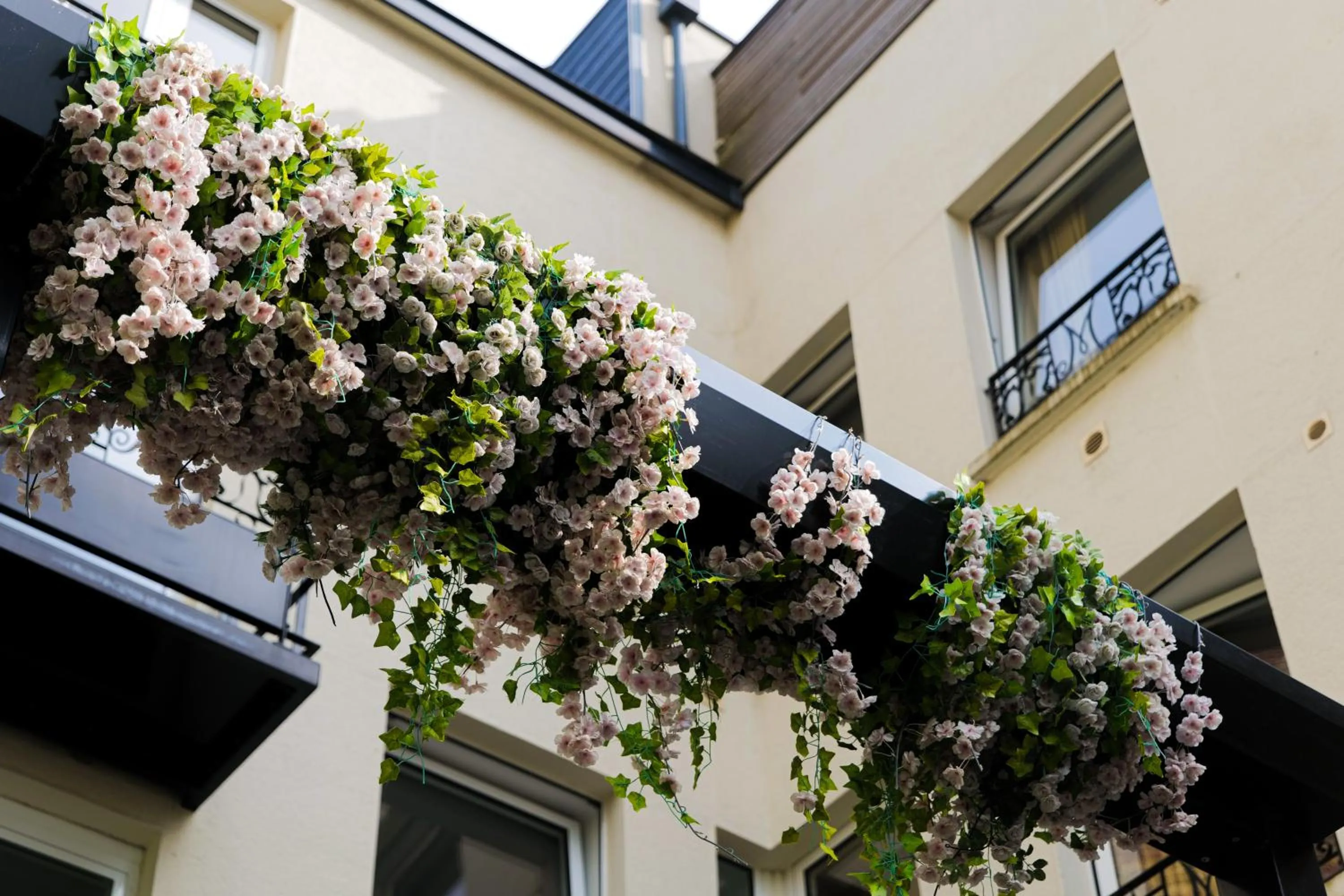 Property building in Hôtel Merveilleux Côté Mer