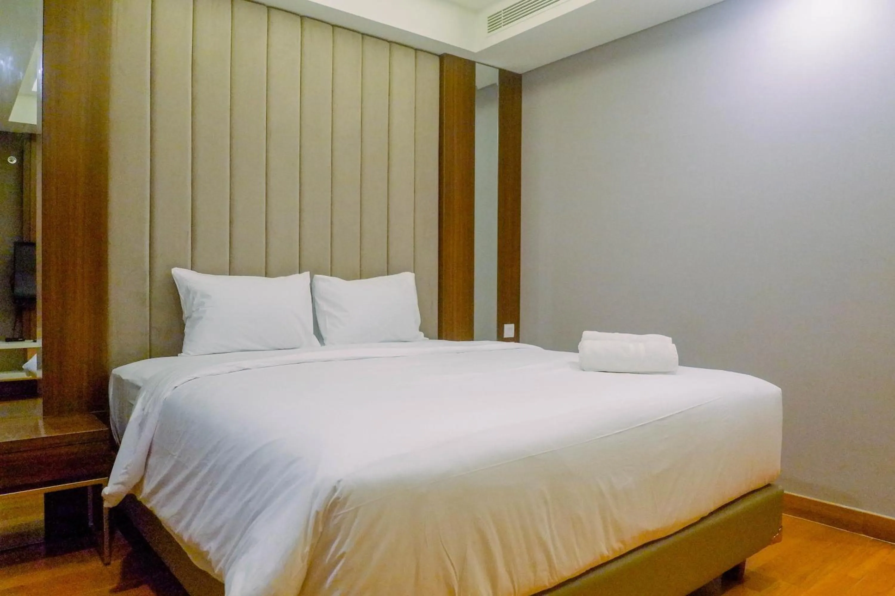 Bed in Luxurious & Spacious 2BR Apartment at One East Residences By Travelio