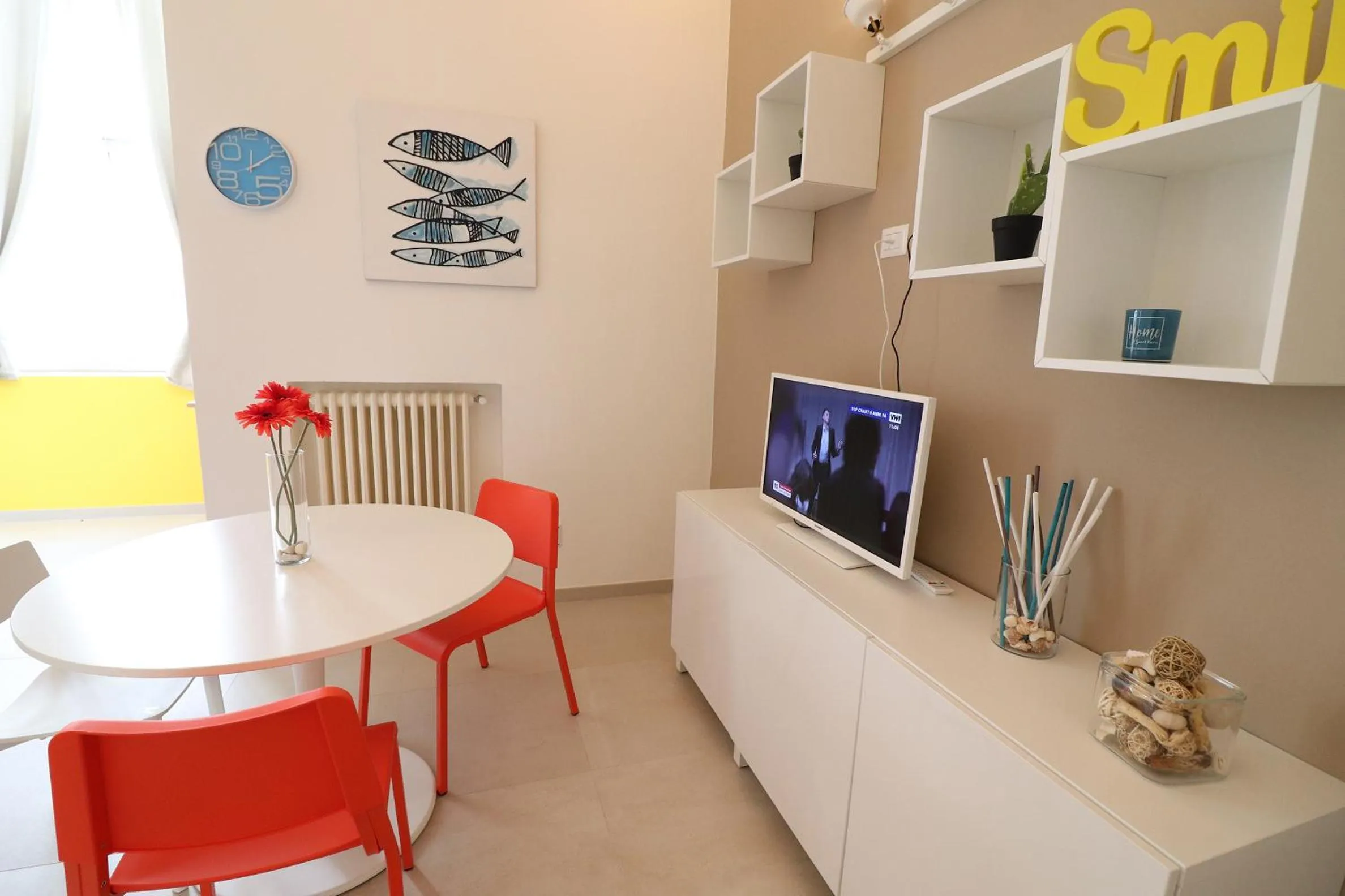 Restaurant/places to eat, TV/Entertainment Center in Casa Vacanze aura a Otranto 4 posti