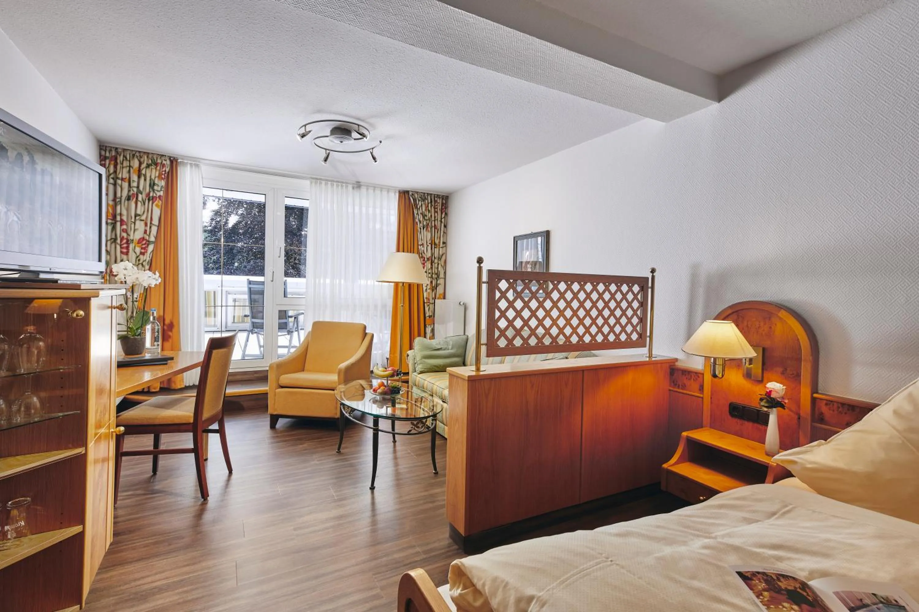 Living room, Bed in Rüters Parkhotel