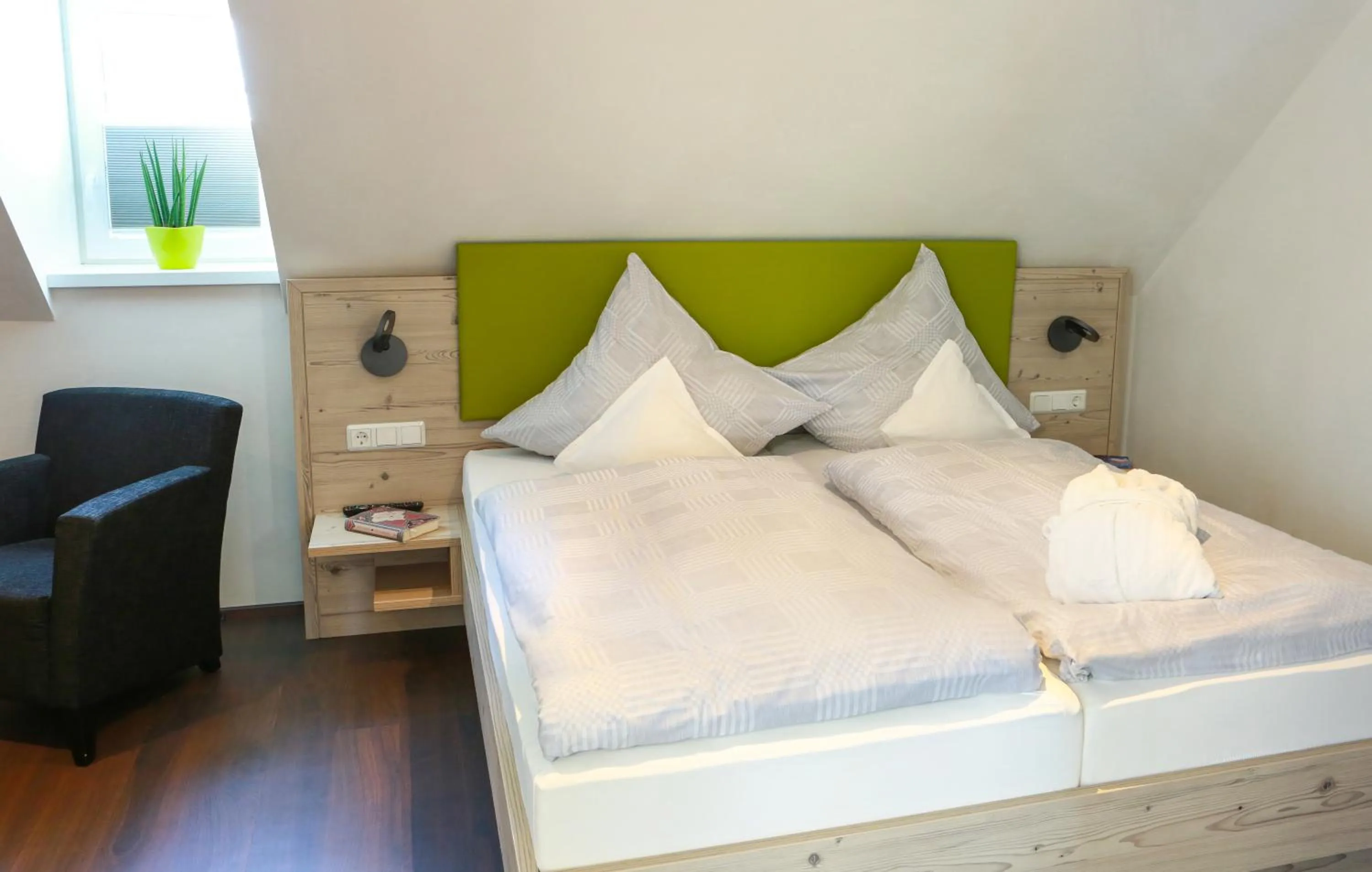 Bedroom, Bed in Rüters Parkhotel