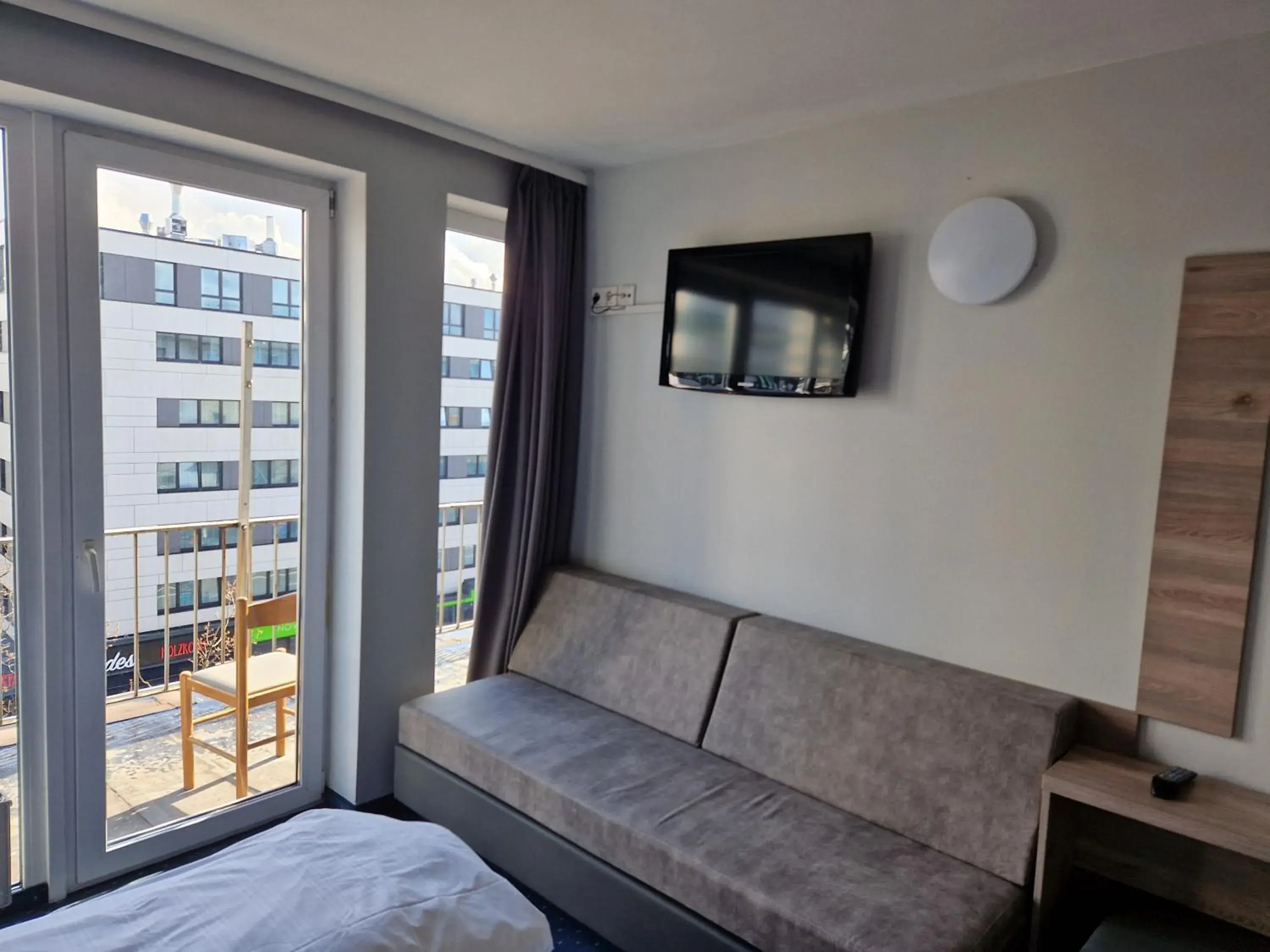 Deluxe Double or Twin Room with Balcony in Hotel Mercedes/Centrum Deluxe Double or Twin Room with Balcony in Hotel Mercedes/Centrum