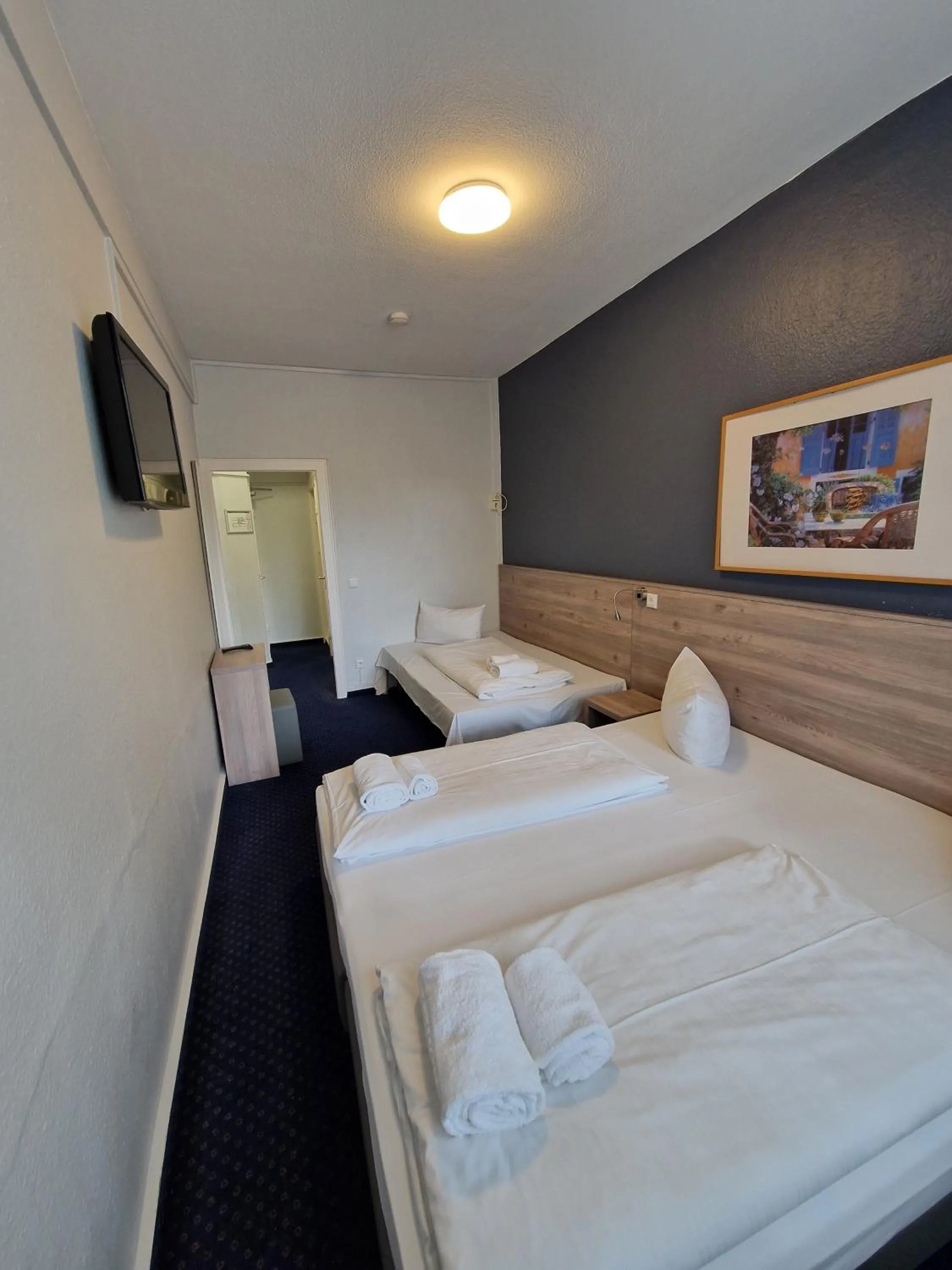 TV and multimedia, Bed in Hotel Mercedes/Centrum