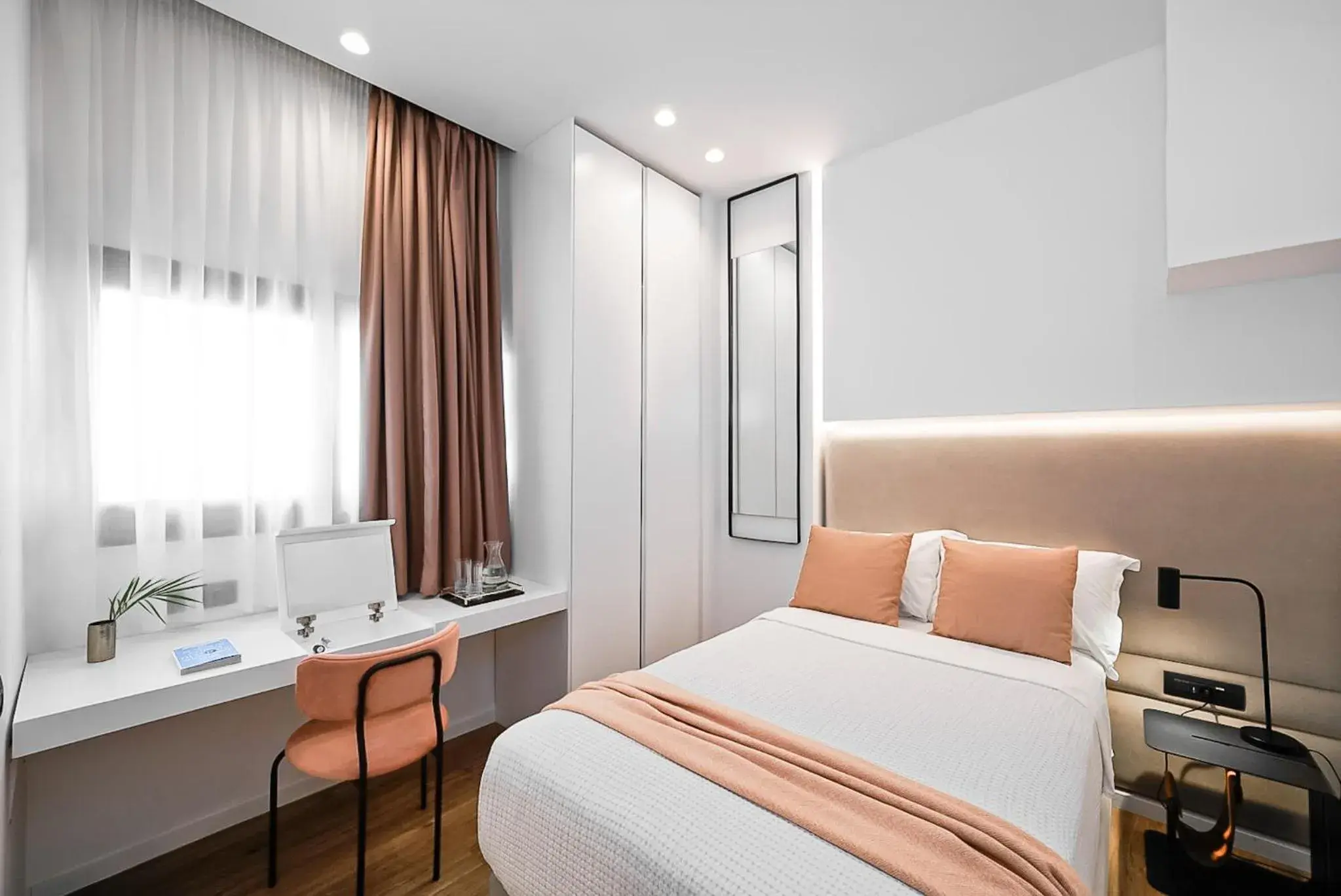 Small Single Room in The Marblous Athens Small Single Room in The Marblous Athens