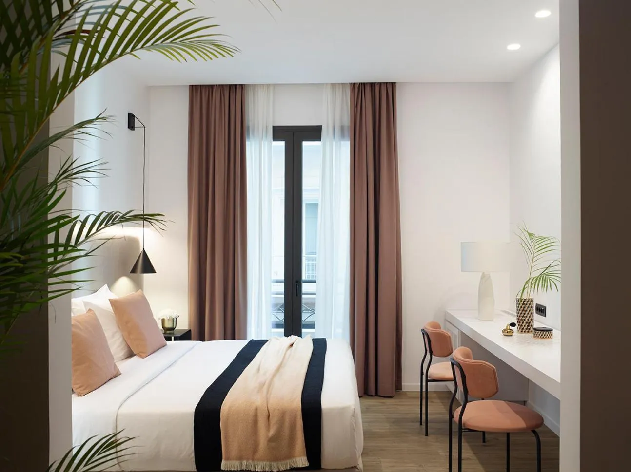 Photo of the whole room, Bed in The Marblous Athens