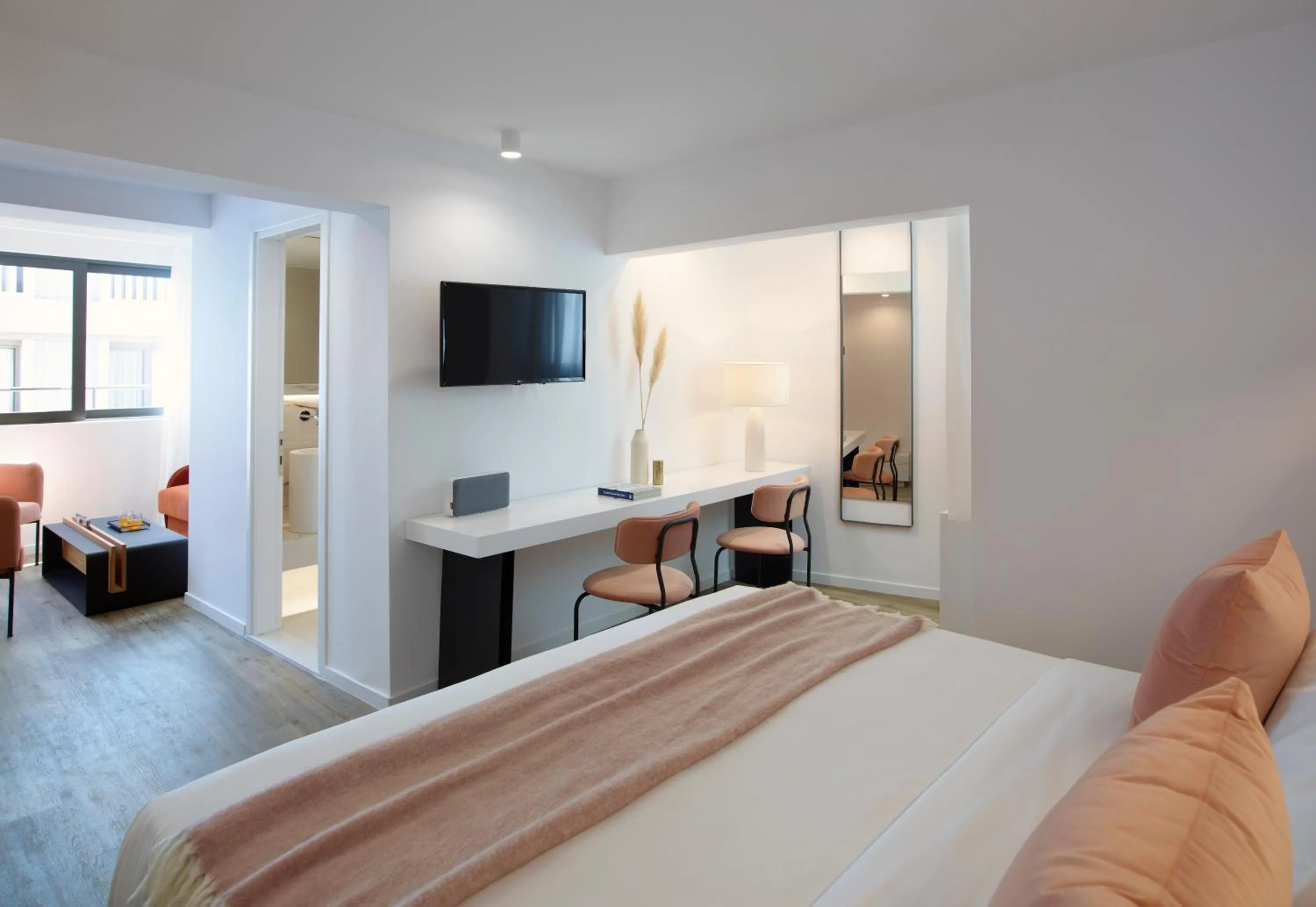 Photo of the whole room, Bed in The Marblous Athens