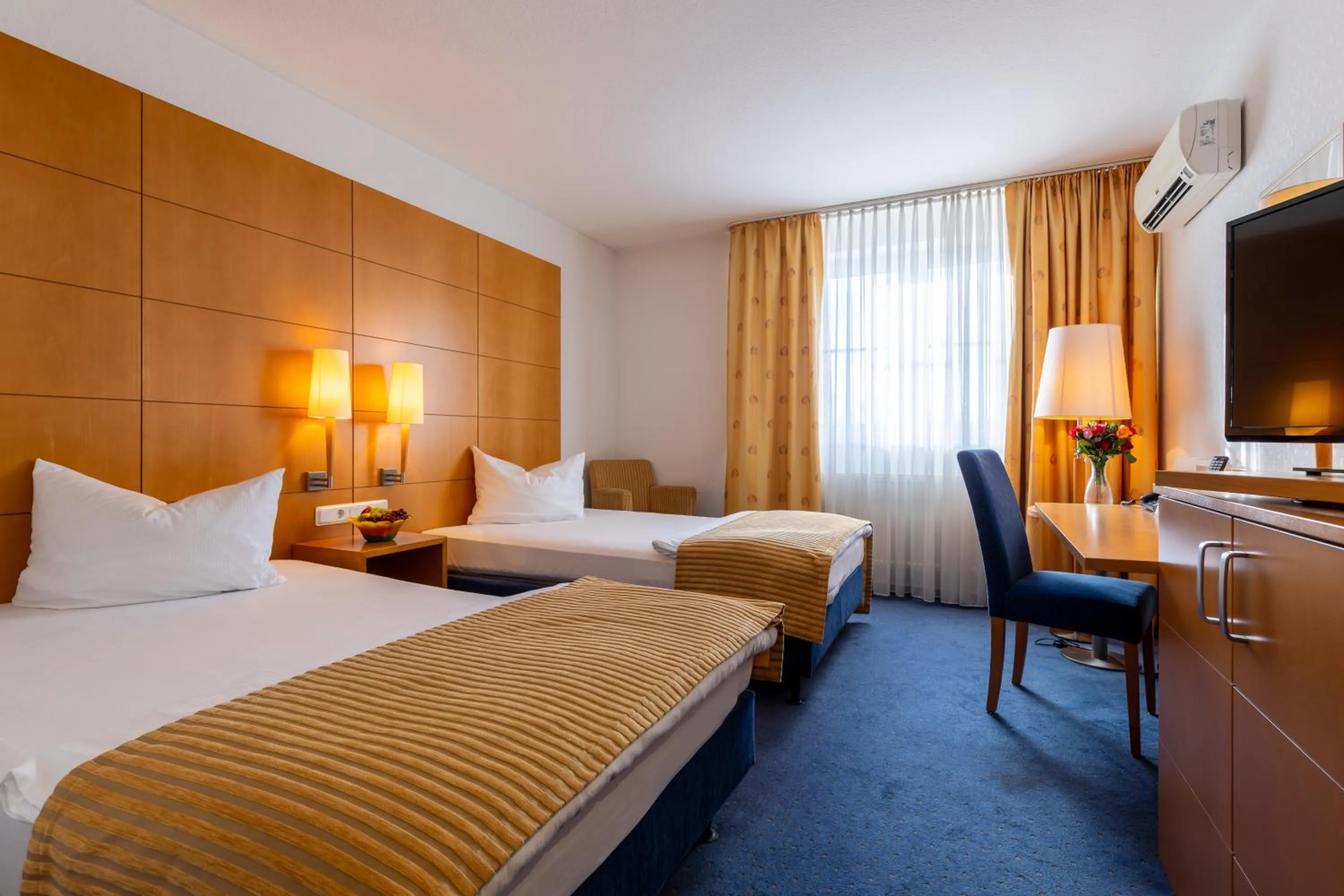 Photo of the whole room, Bed in Trip Inn Kongresshotel Frankfurt-Rodgau